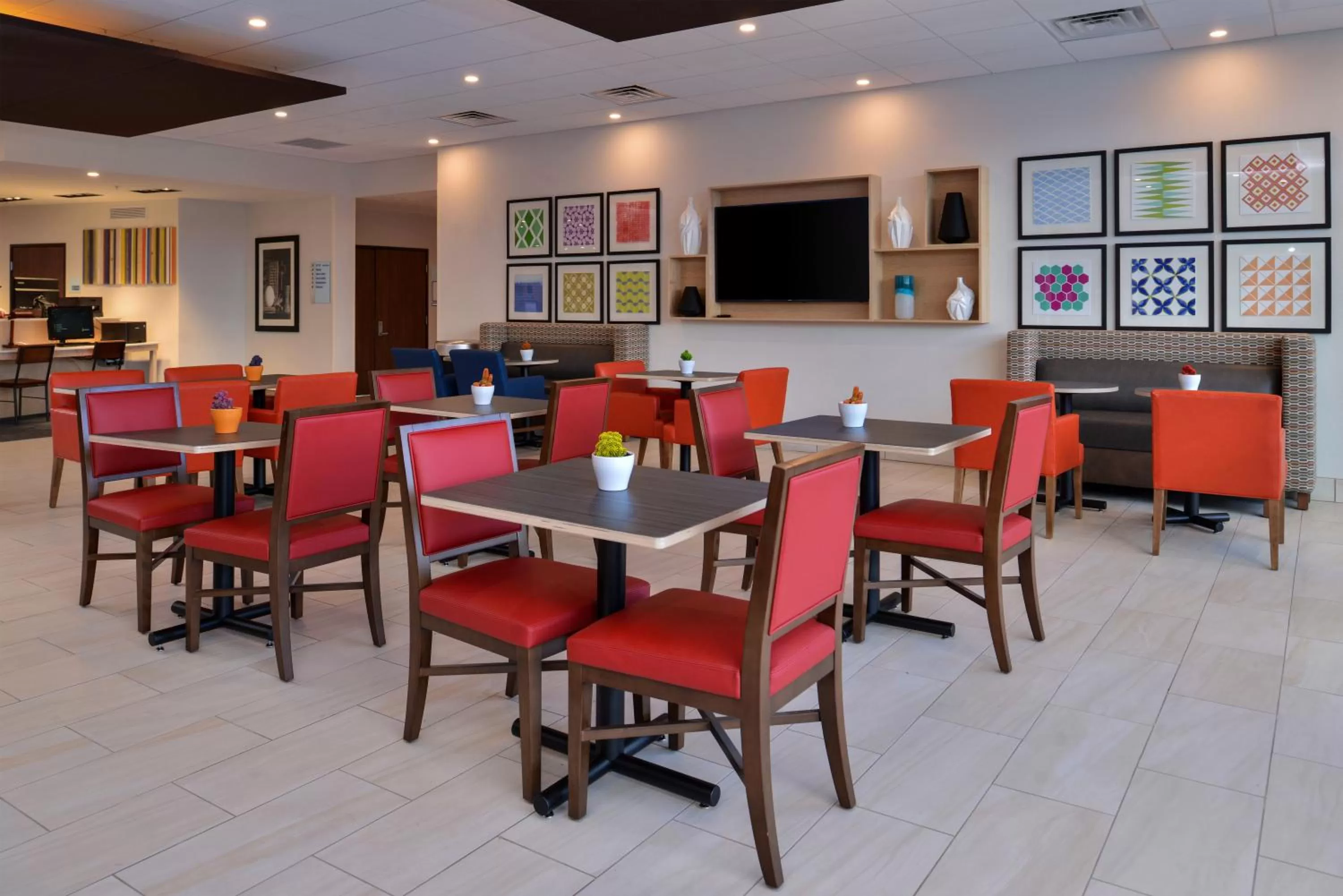 Breakfast in Holiday Inn Express & Suites Alachua - Gainesville Area by IHG
