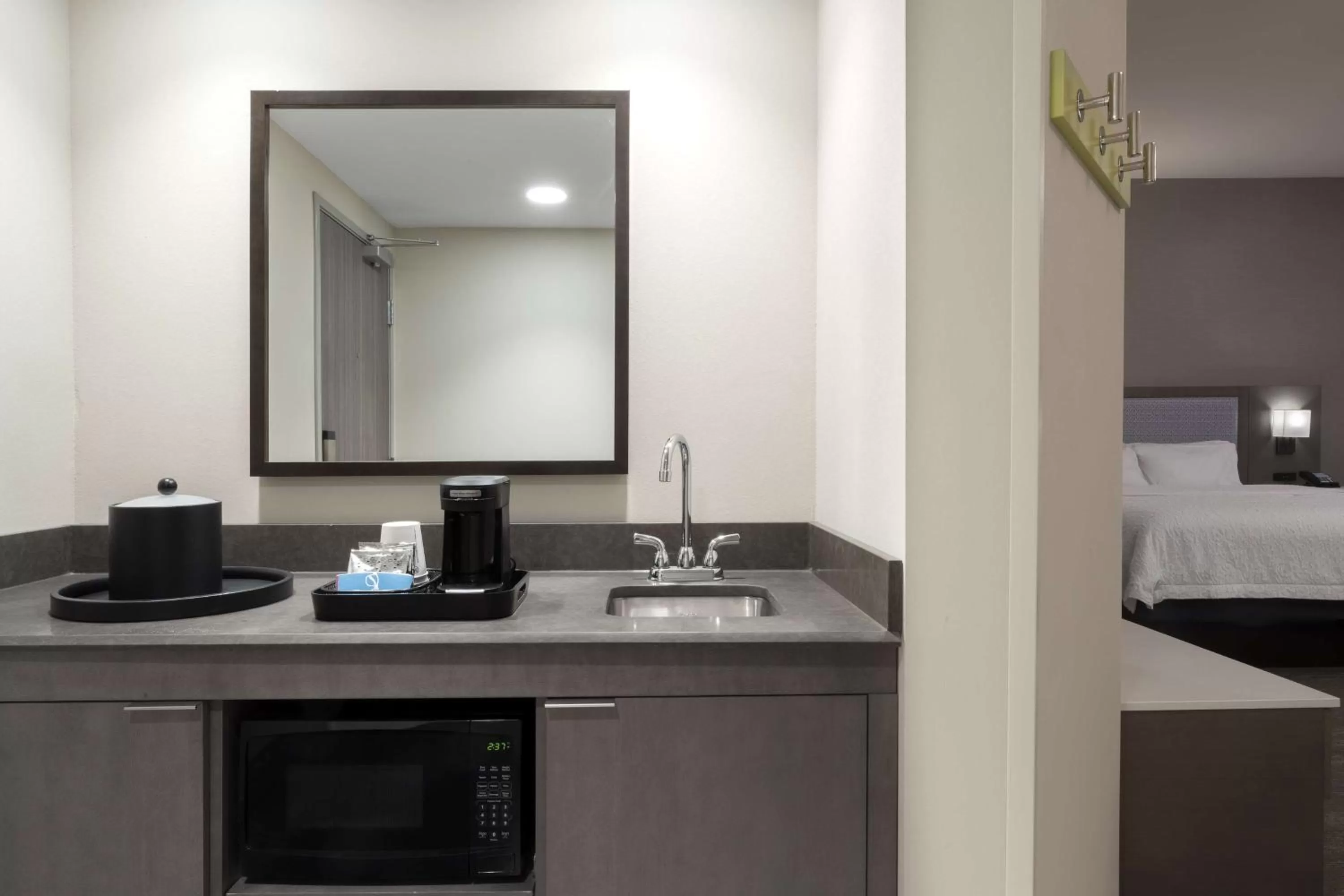 Photo of the whole room, Bed in Hampton Inn & Suites St Charles Old Town Area, Mo