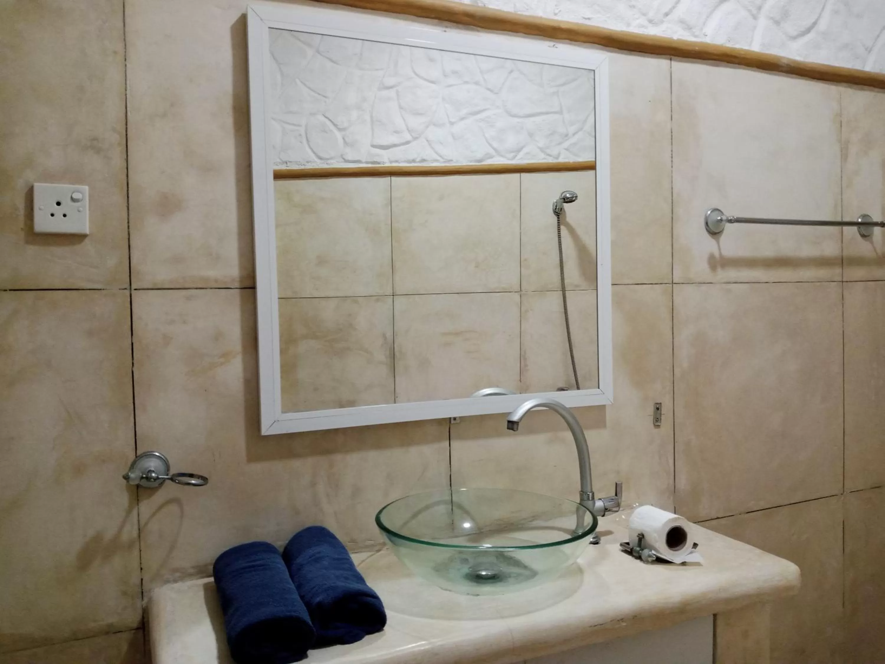 Triple Room with Balcony in Manidi Villa