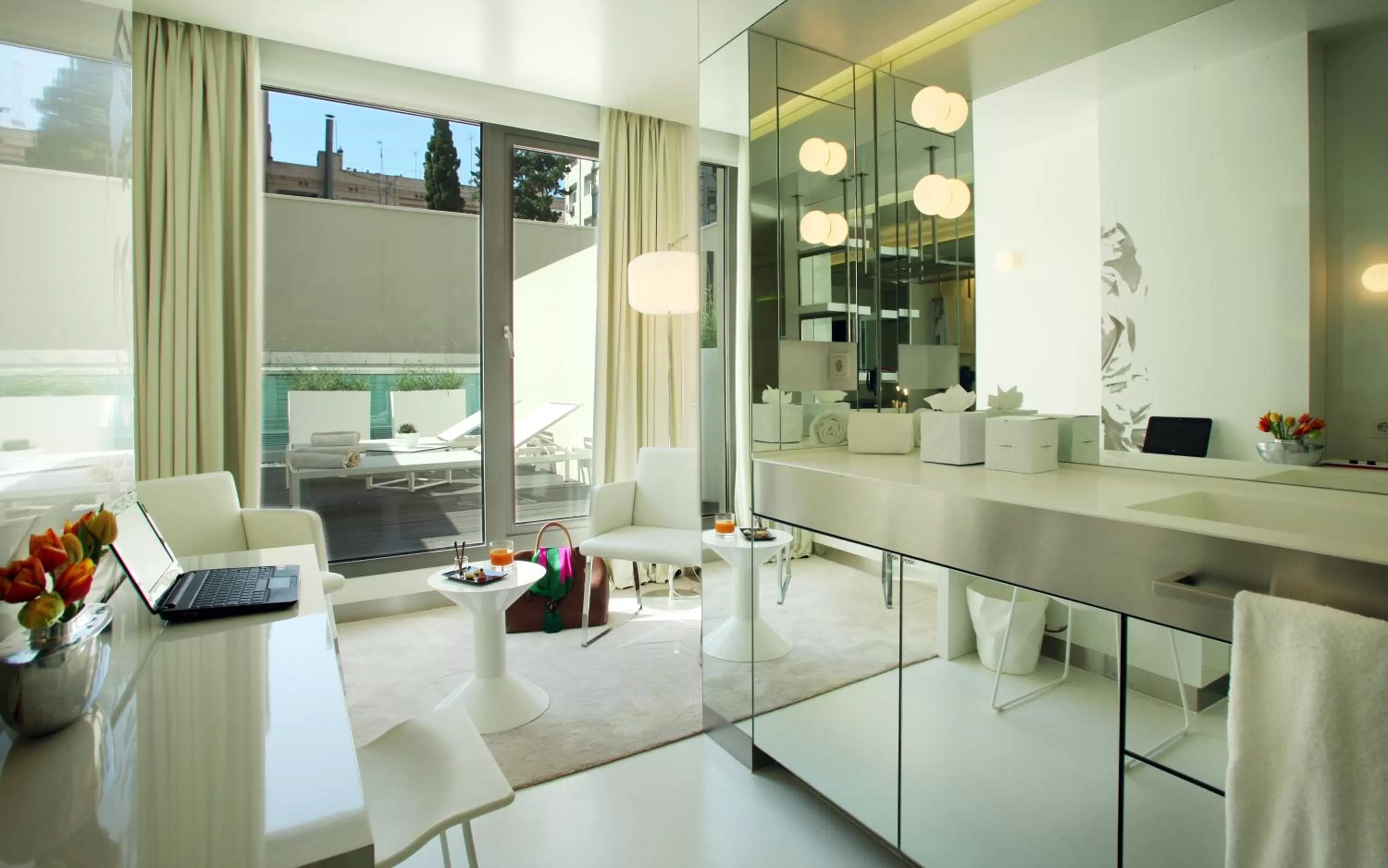 Photo of the whole room in The Mirror Barcelona - Adults Only