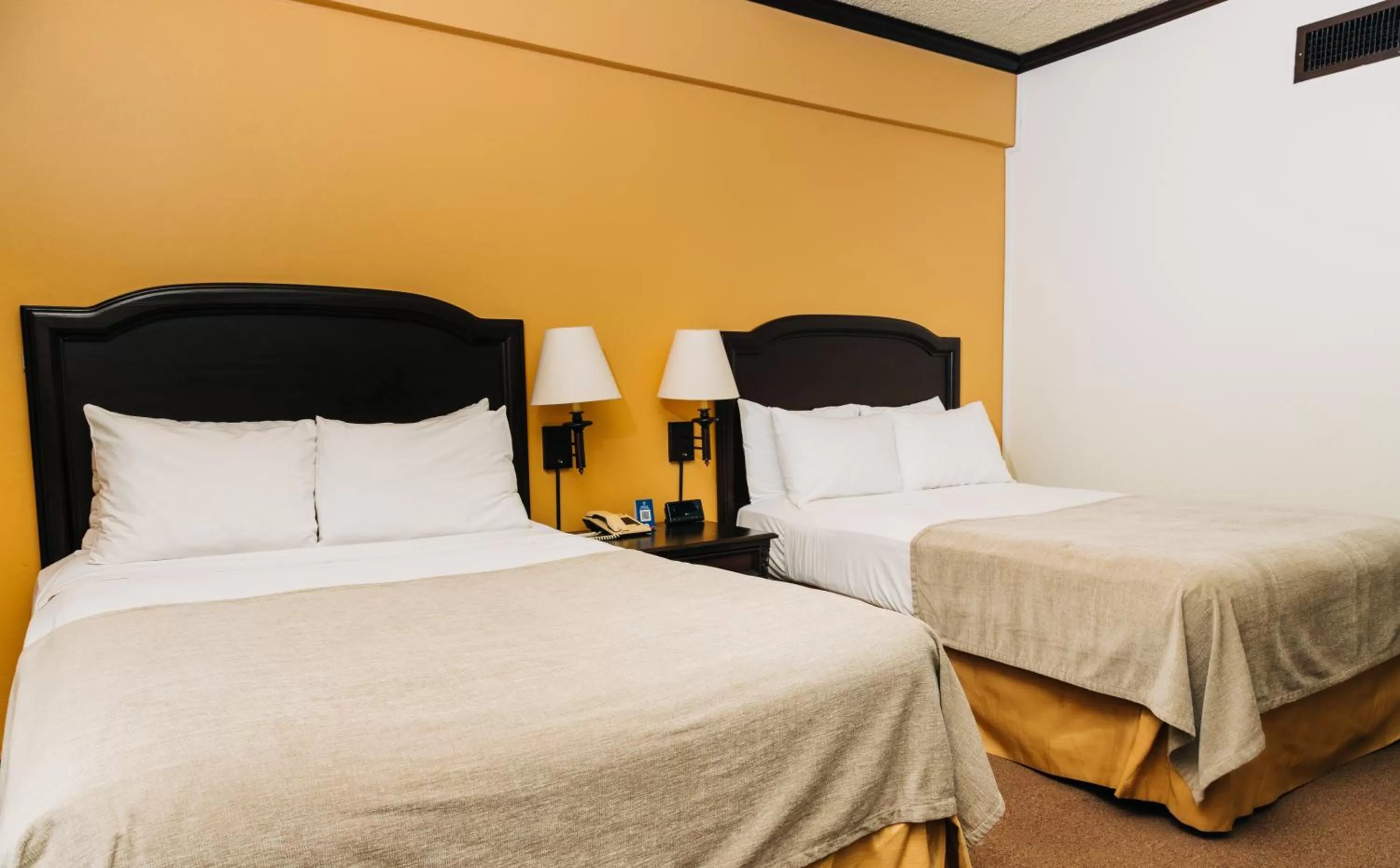 Bedroom, Bed in Plaza Hotel and Suites