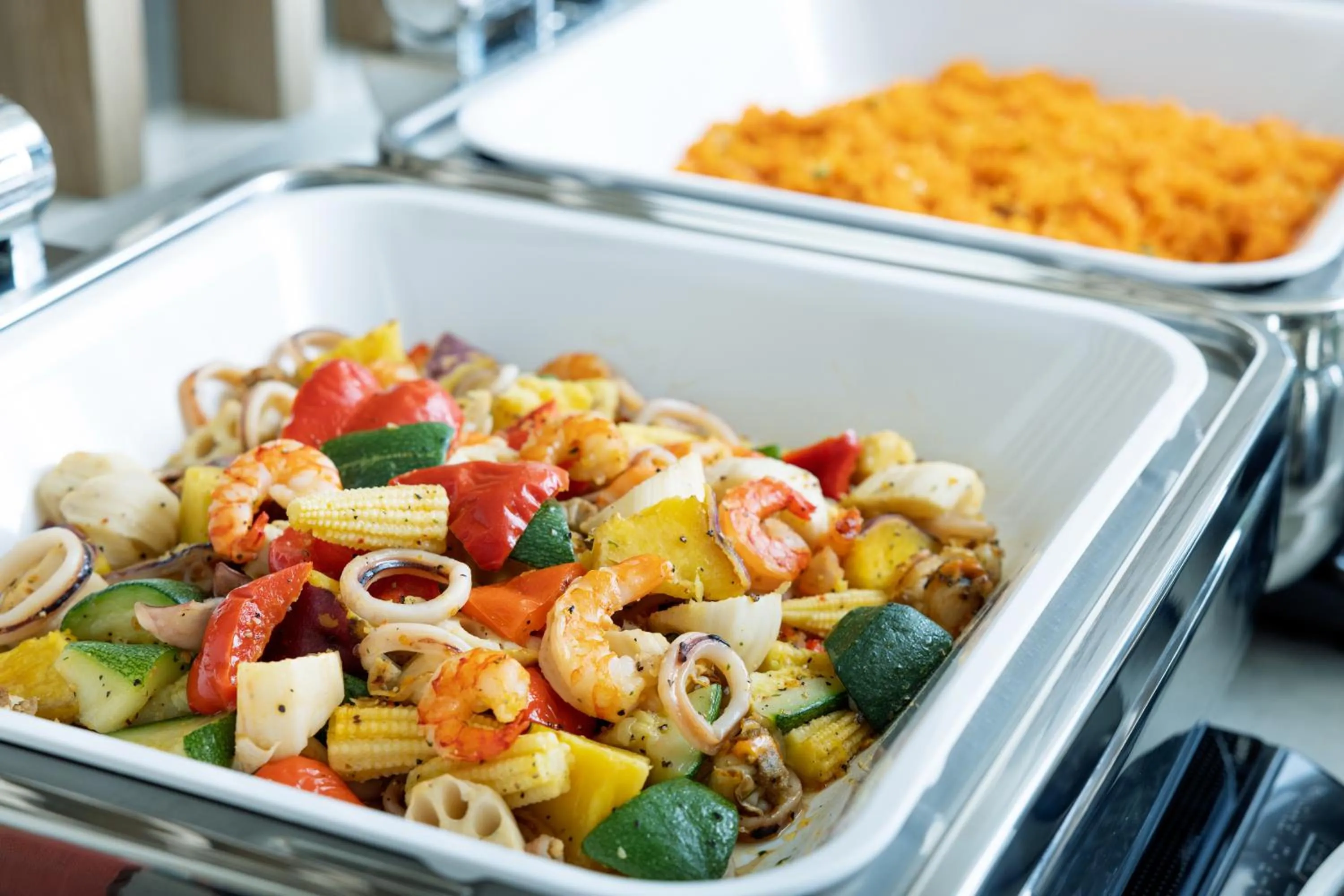 Restaurant/places to eat in the b akasaka