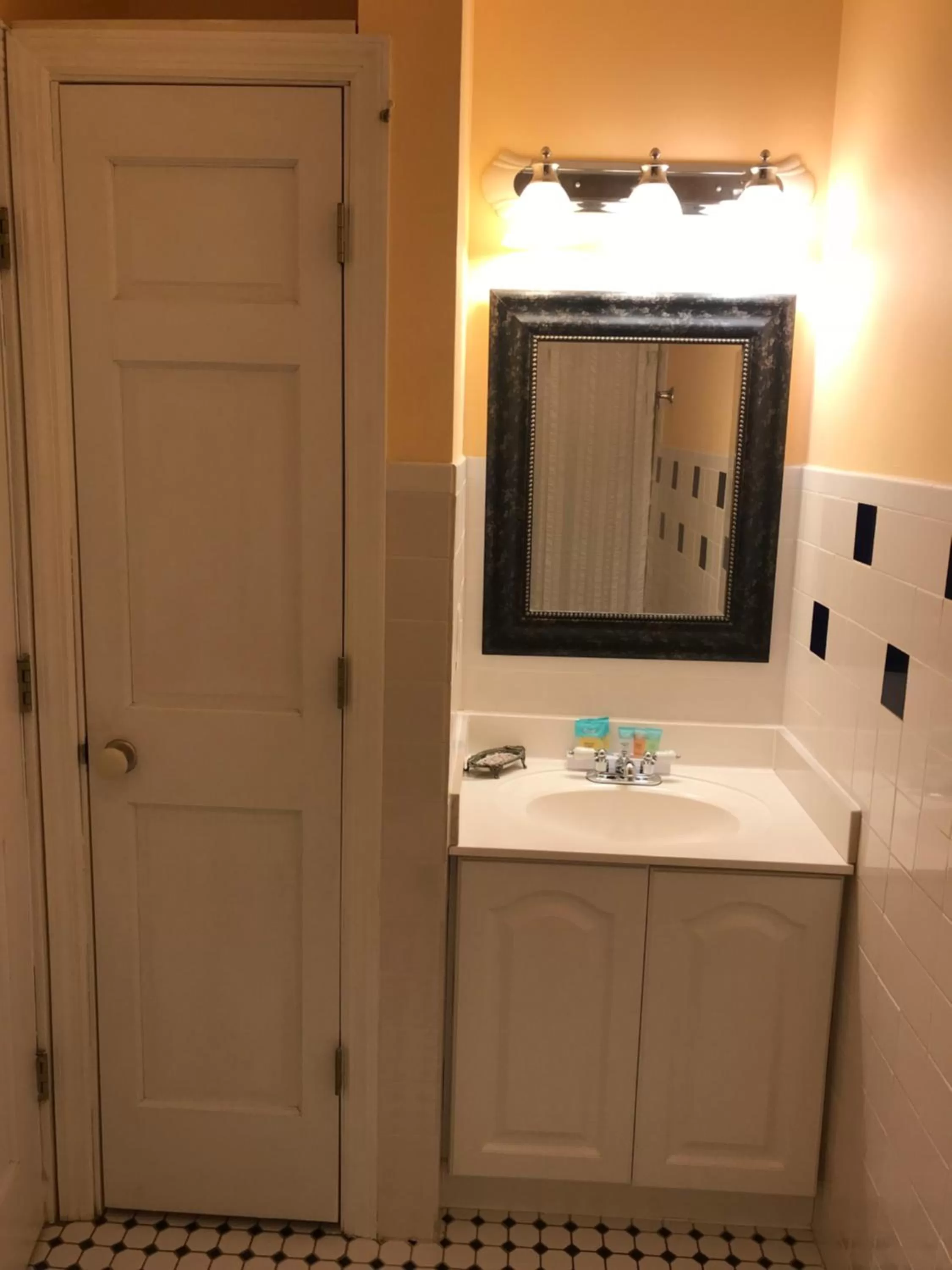 Toilet, Bathroom in Elaine's Cape May Boutique Hotel