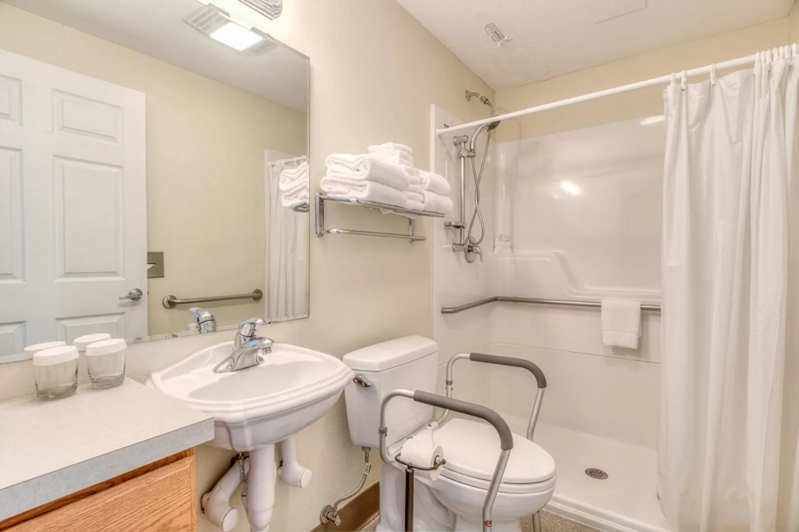 Shower, Bathroom in D Sands Rentals