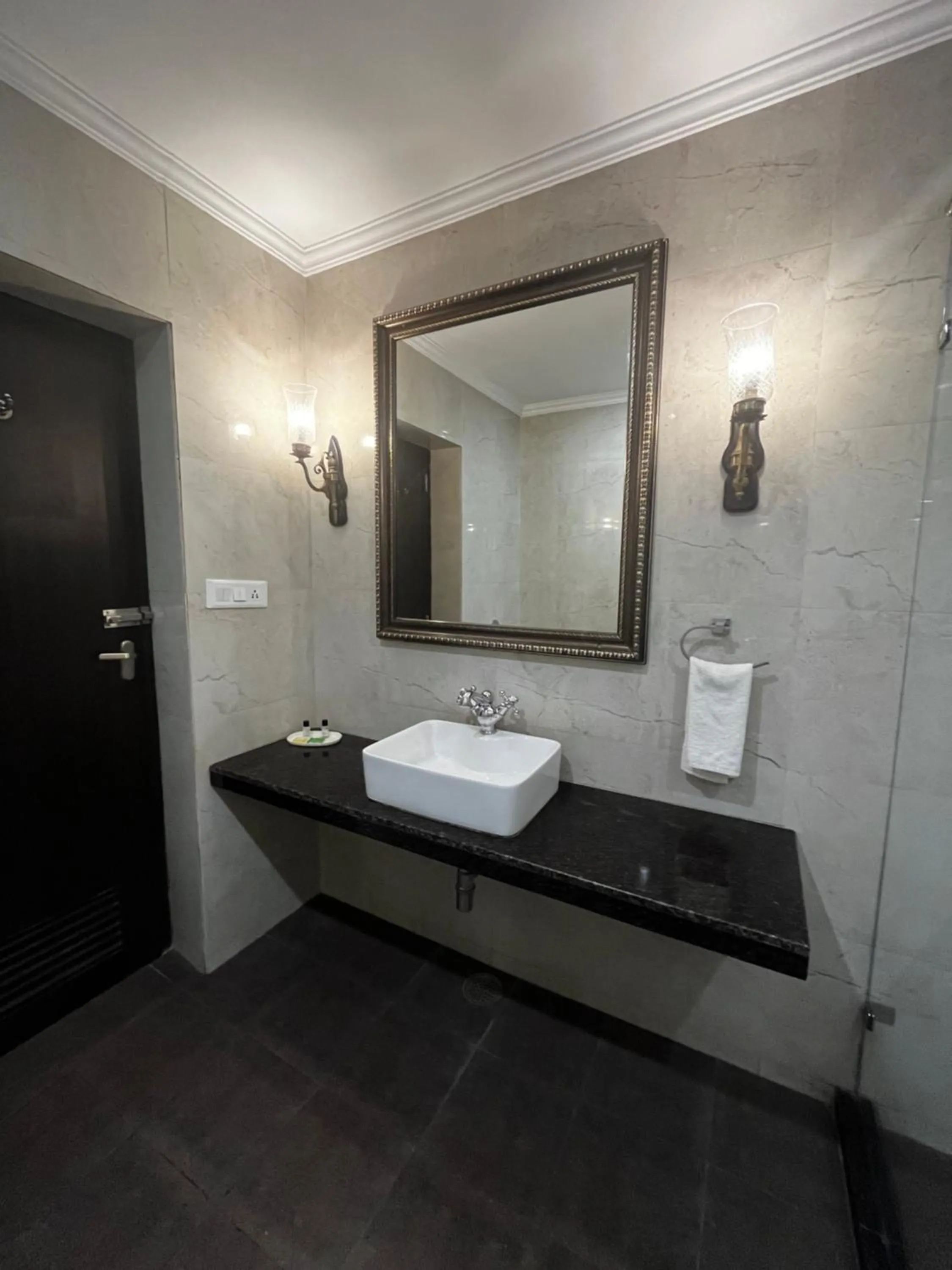 Bathroom in Ratnawali – A Vegetarian Heritage Hotel
