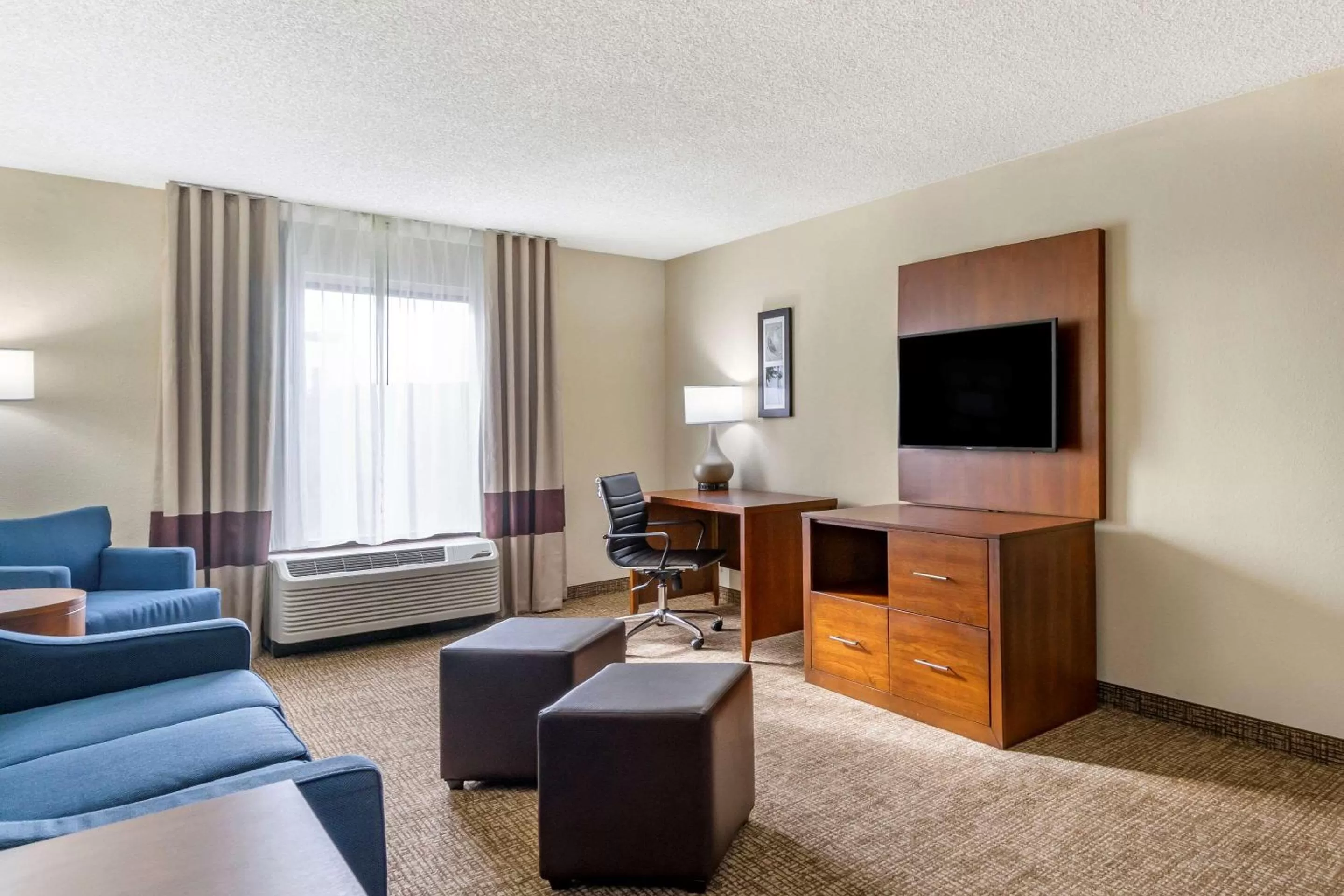 Bedroom in Comfort Inn & Suites St Pete - Clearwater International Airport