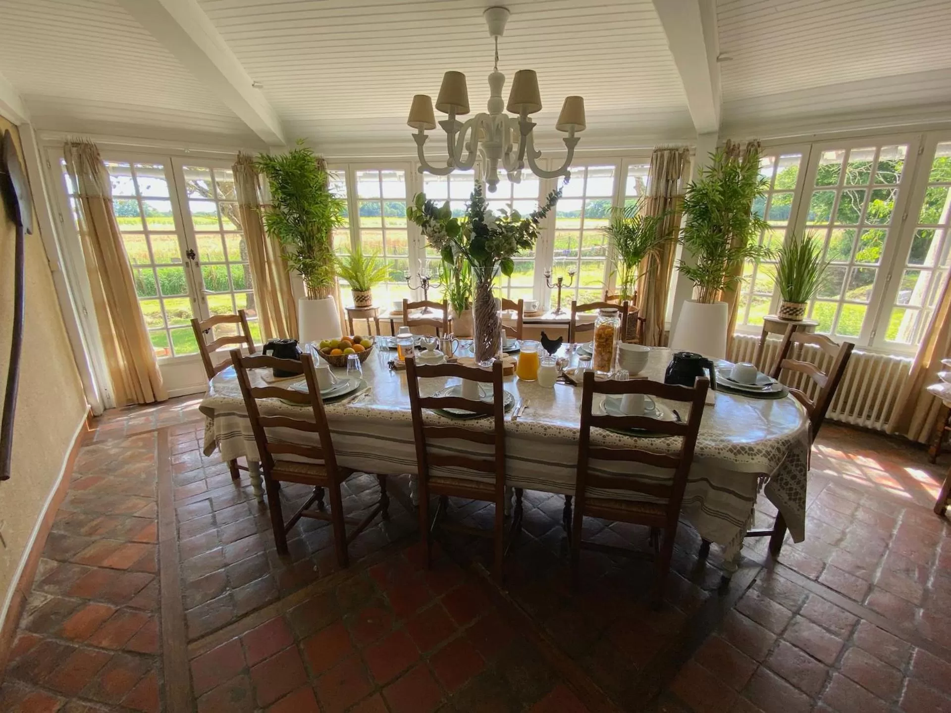 Breakfast in Le Petit Chateau De Sainte Colombe