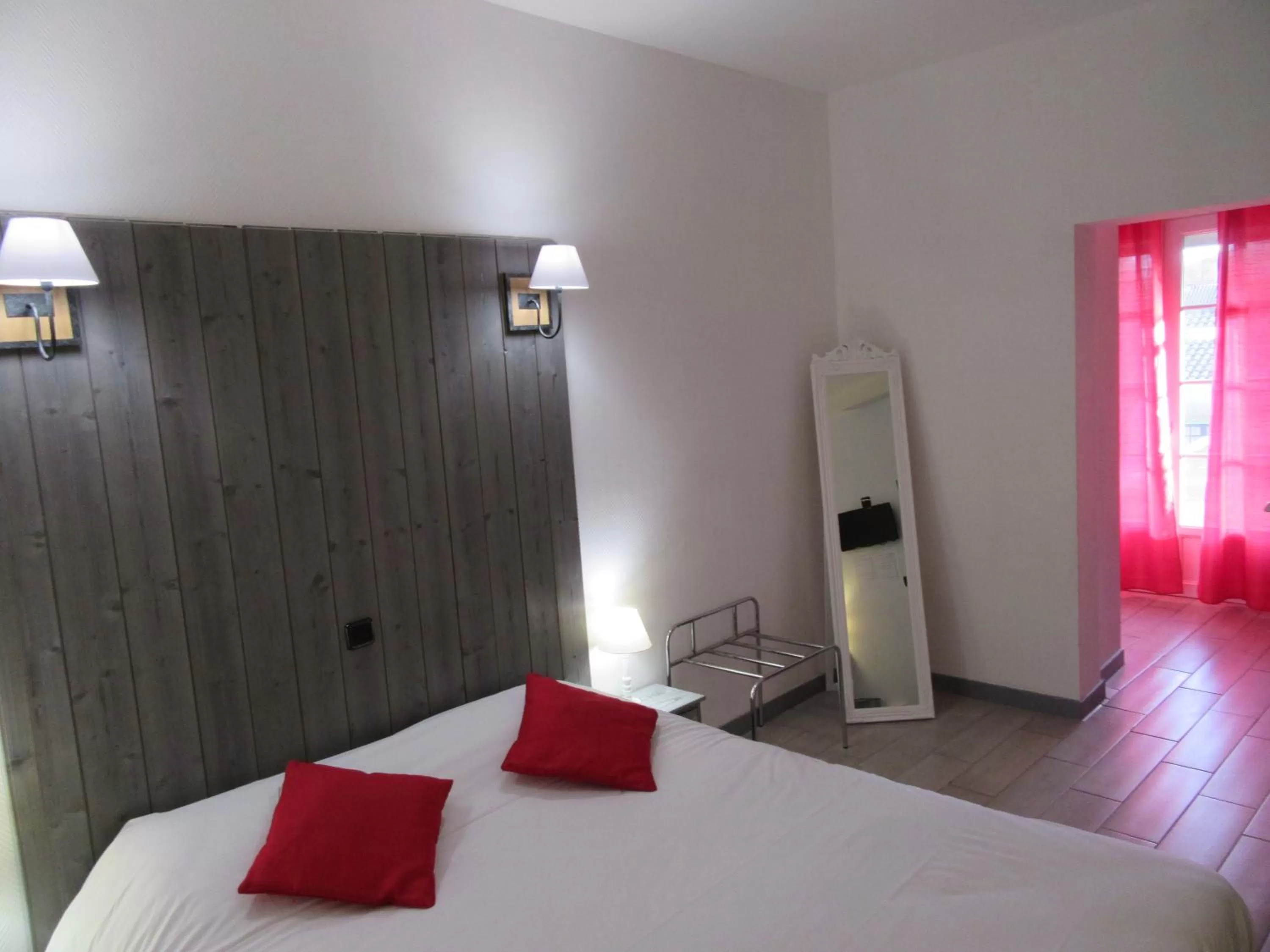 Bed in Hotel de France