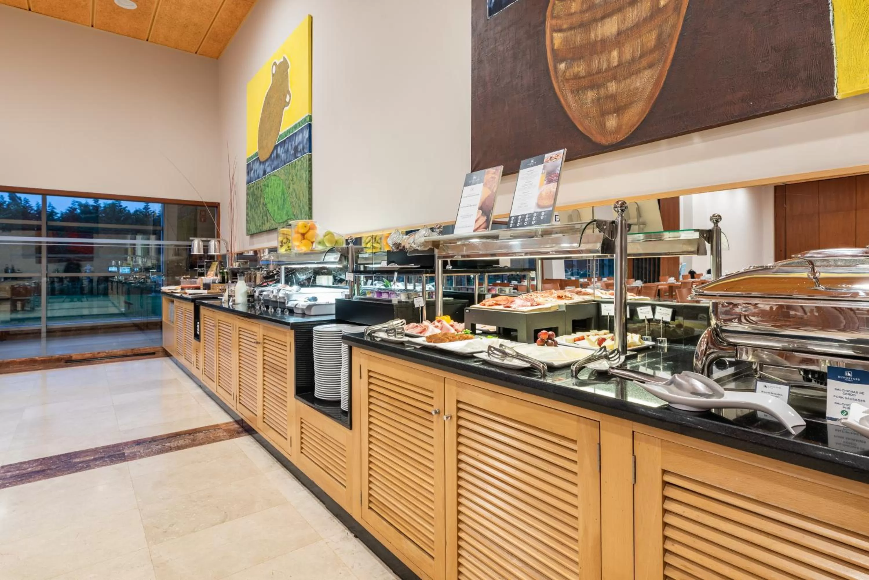 Lounge or bar in Eurostars San Lazaro