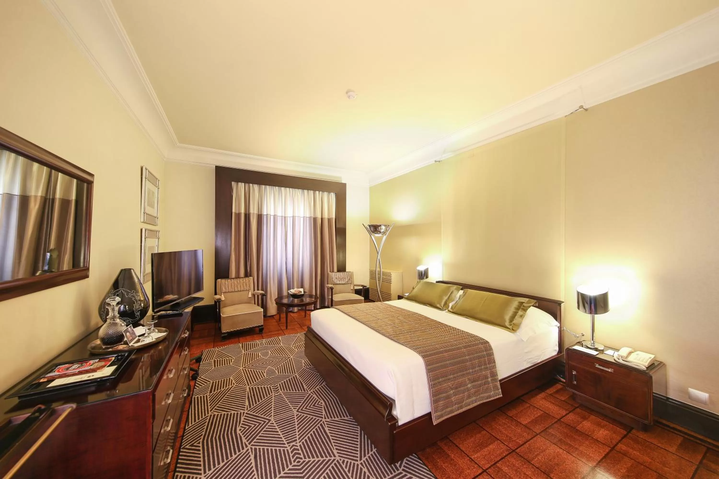 Bedroom, Bed in Hotel Britania Art Deco - Lisbon Heritage Collection - Avenida