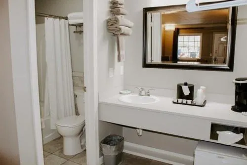 Bathroom in Berlin Village Inn