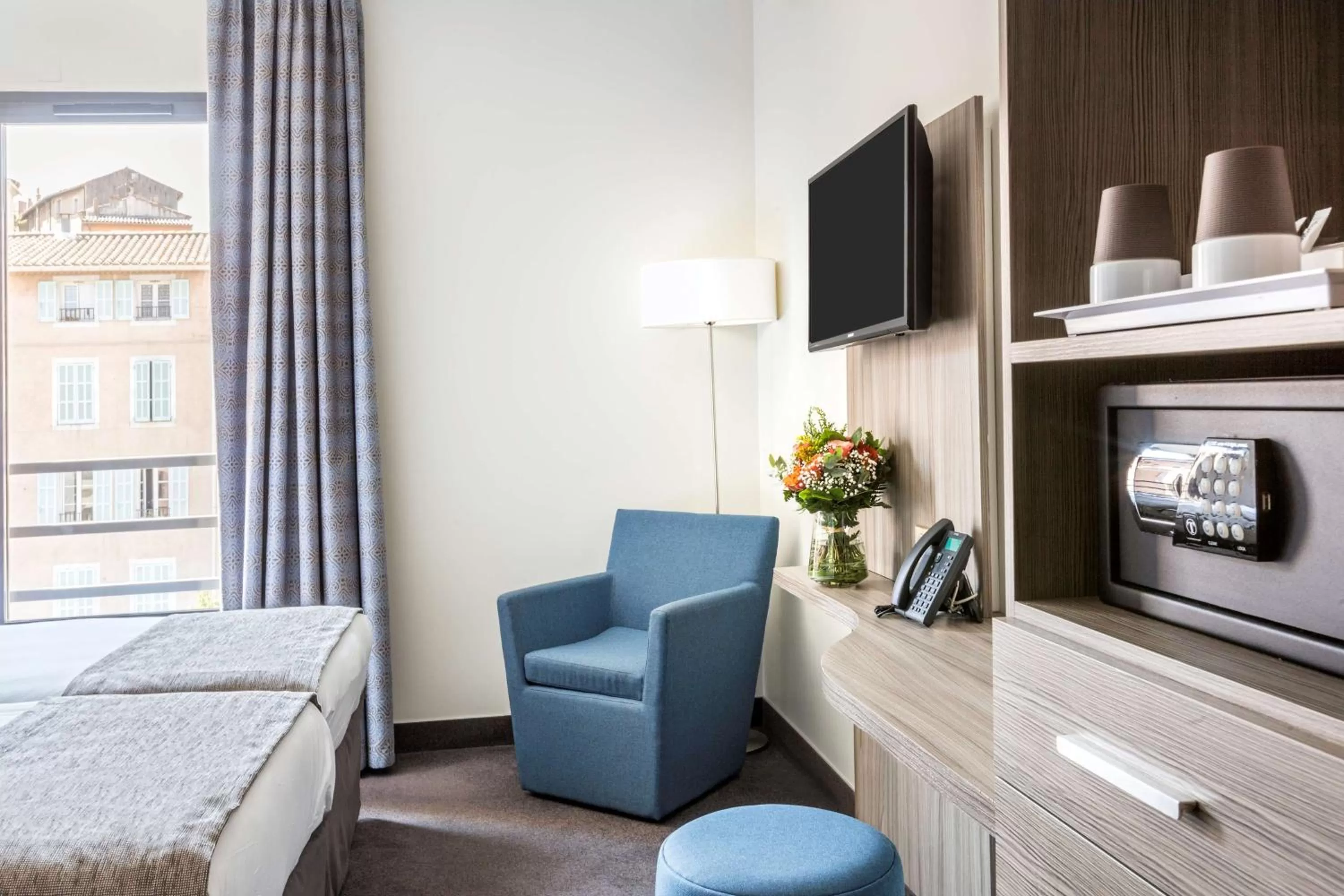 Photo of the whole room, Bed in Best Western Linko Aubagne