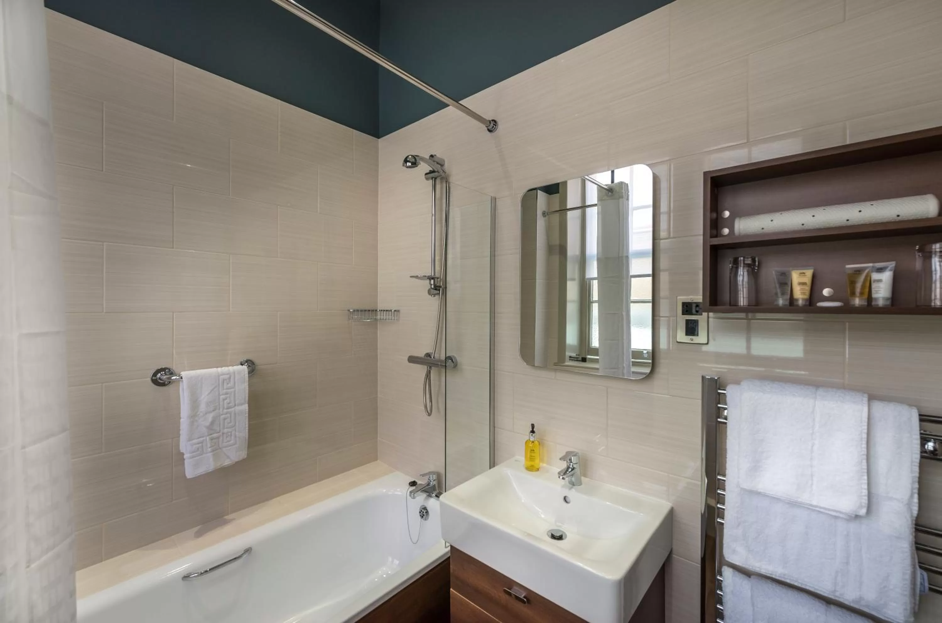 Bathroom in The Kings Head Hotel, Richmond, North Yorkshire - The Coaching Inn Group