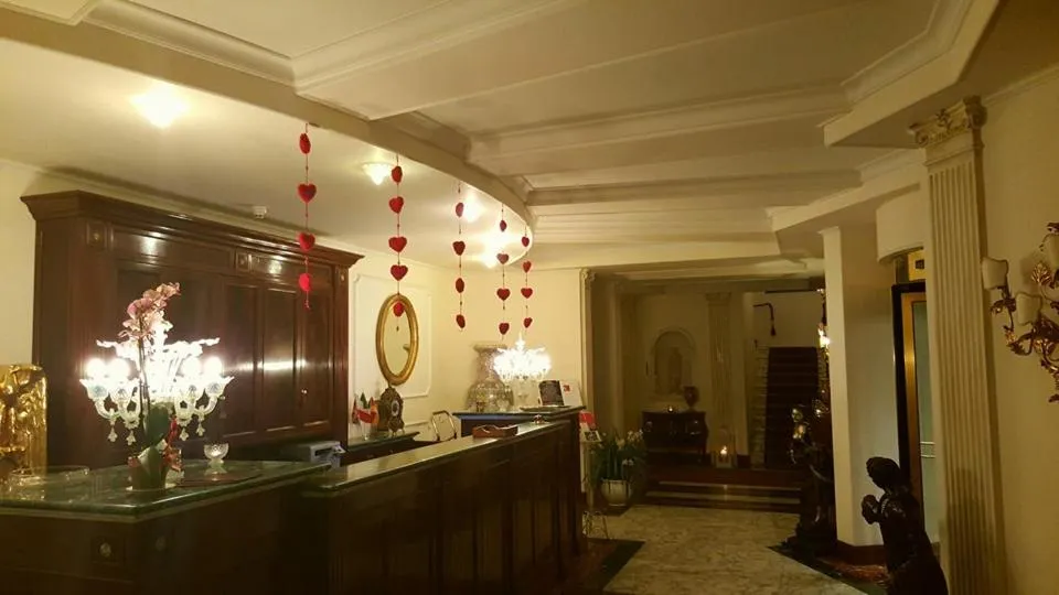 Lobby or reception in Hotel Royal