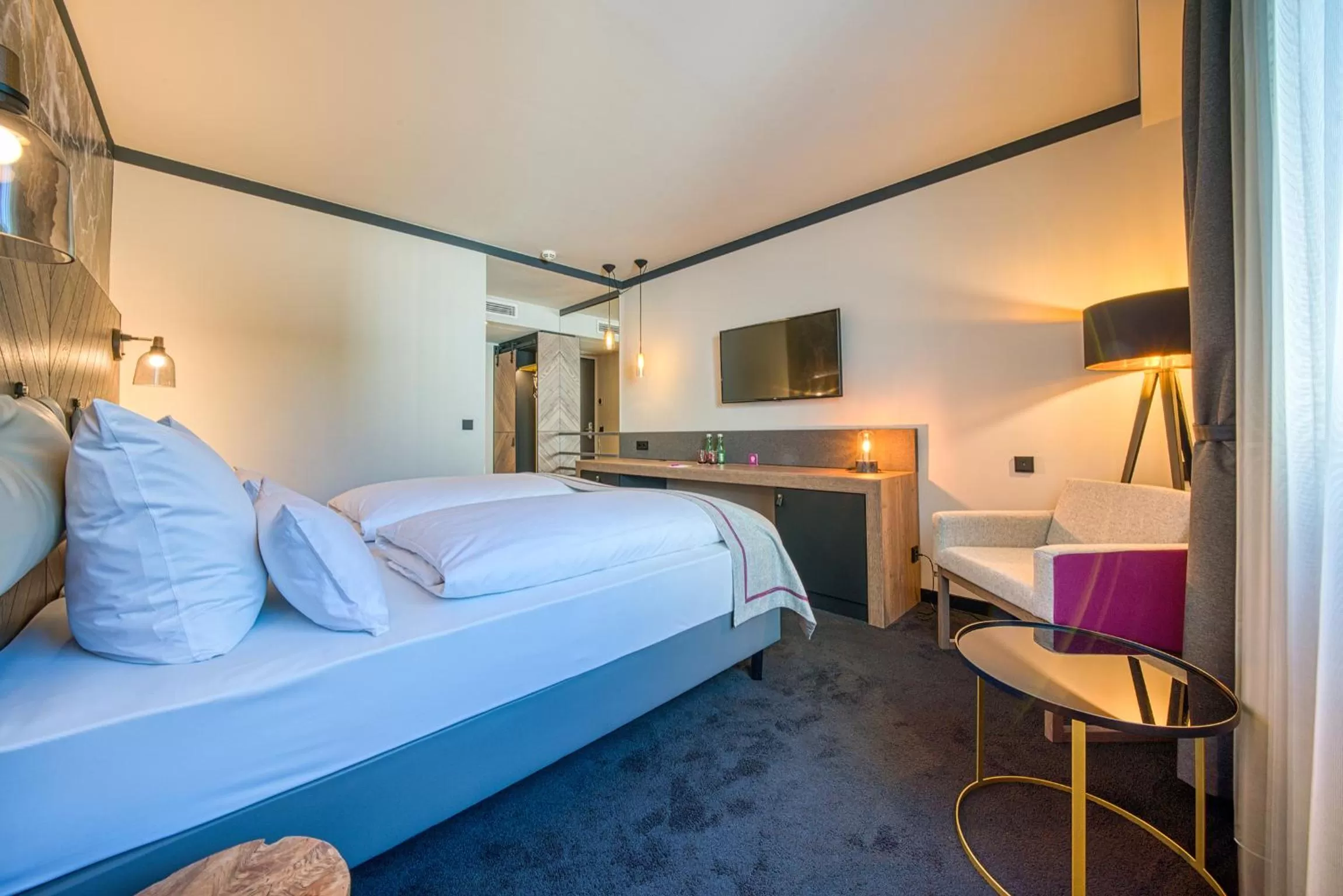 Photo of the whole room, Bed in FourSide Hotel Salzburg Messe, Trademark Collection by Wyndham