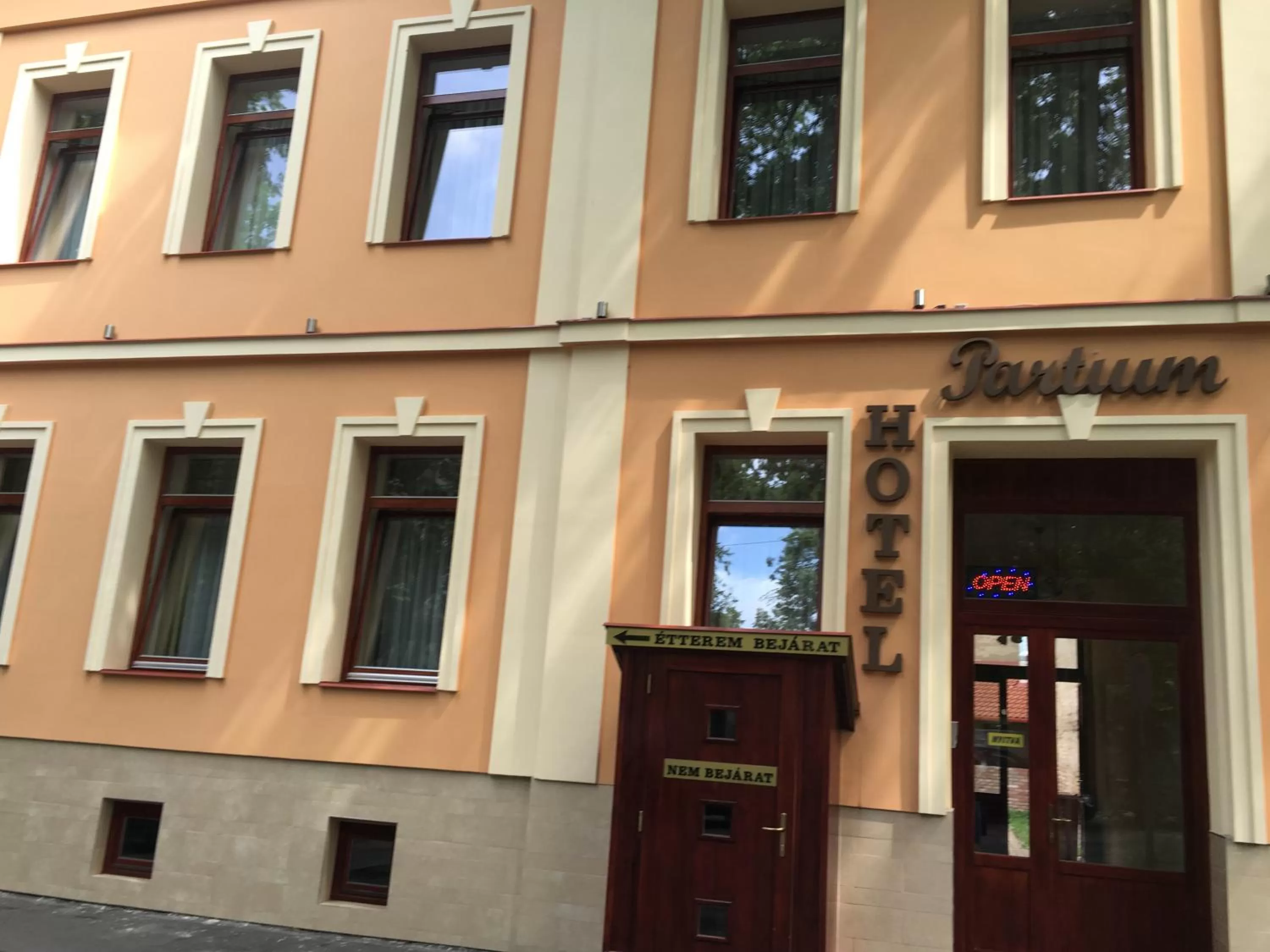 Facade/entrance in Partium Hotel Szeged