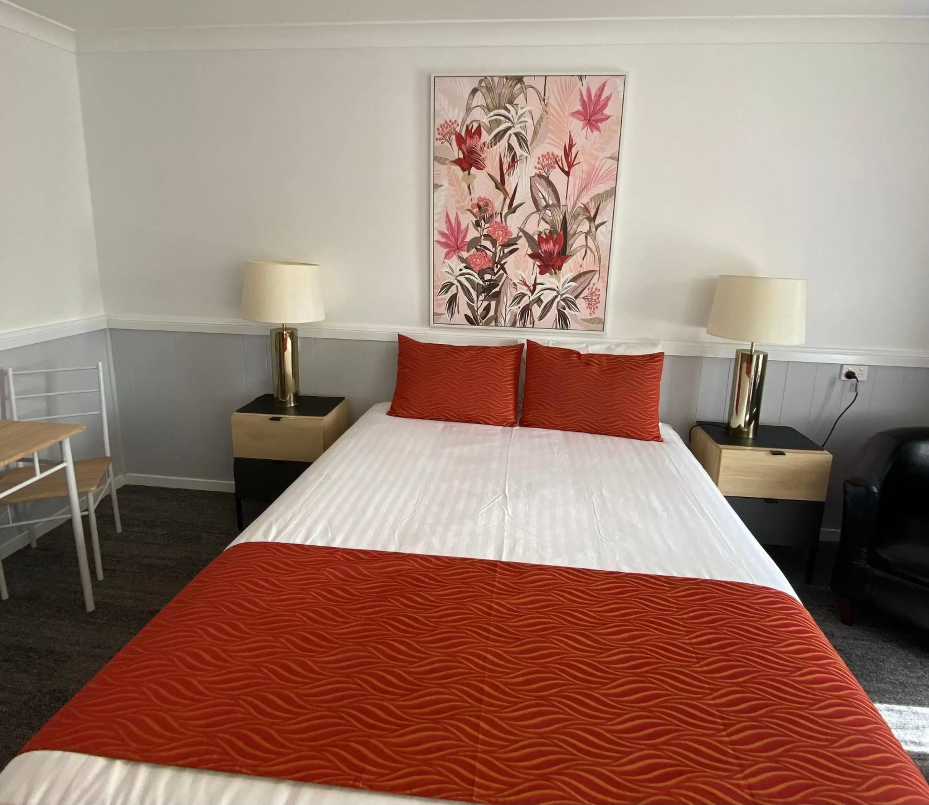 Bed in Centrepoint Midcity Motor Inn