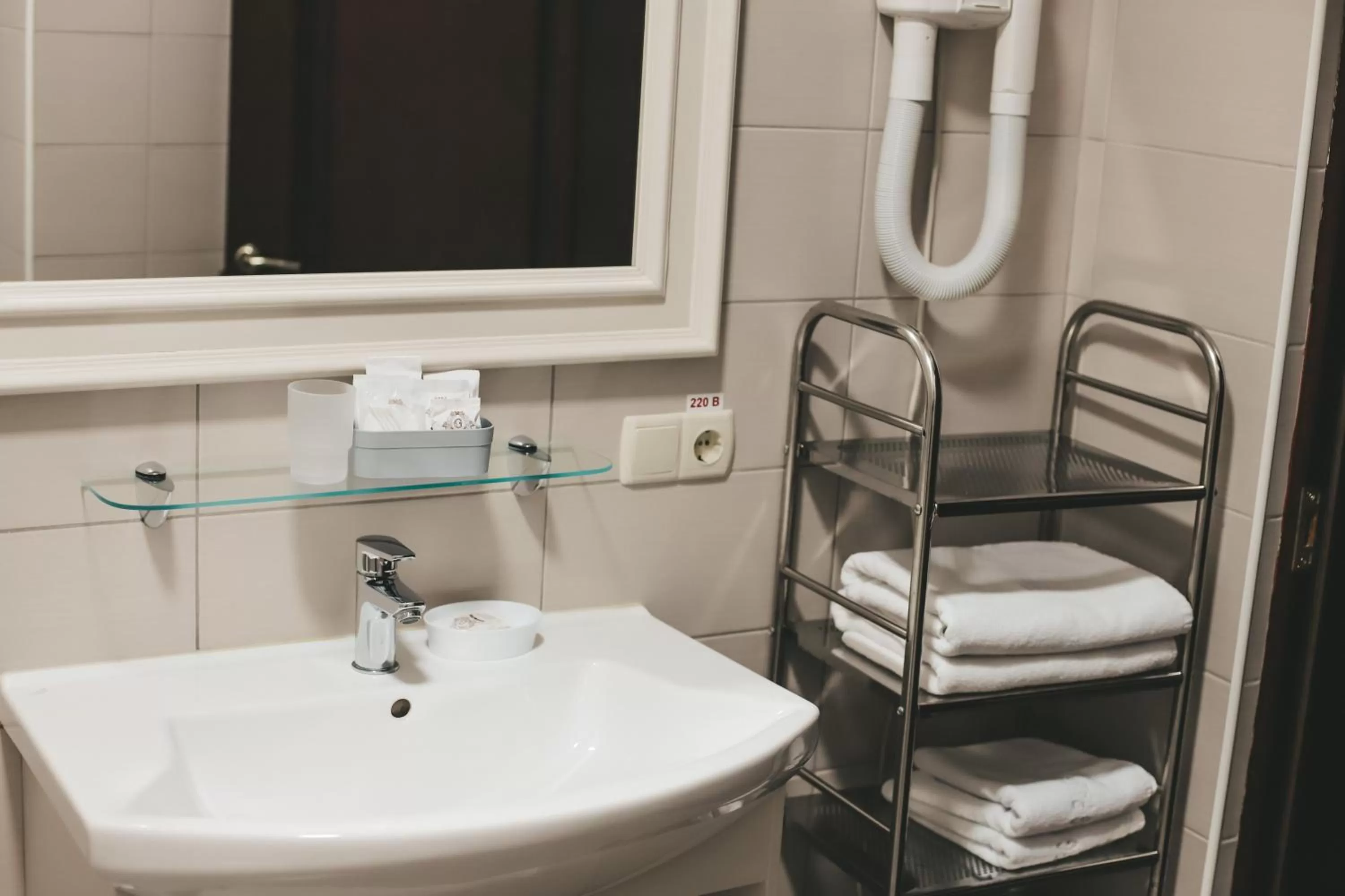 Shower in Georg Palace Hotel