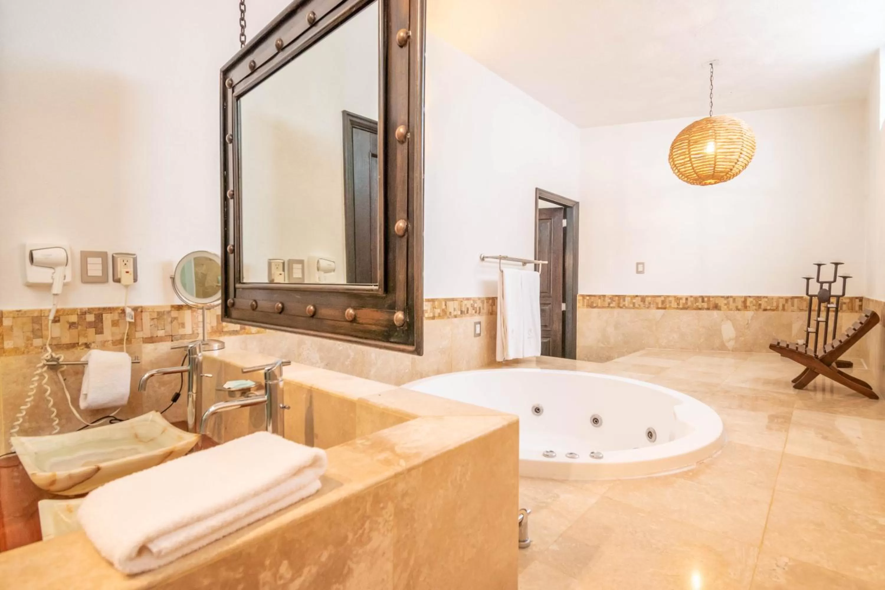 Hot Tub in Quinta Las Acacias Hotel Boutique