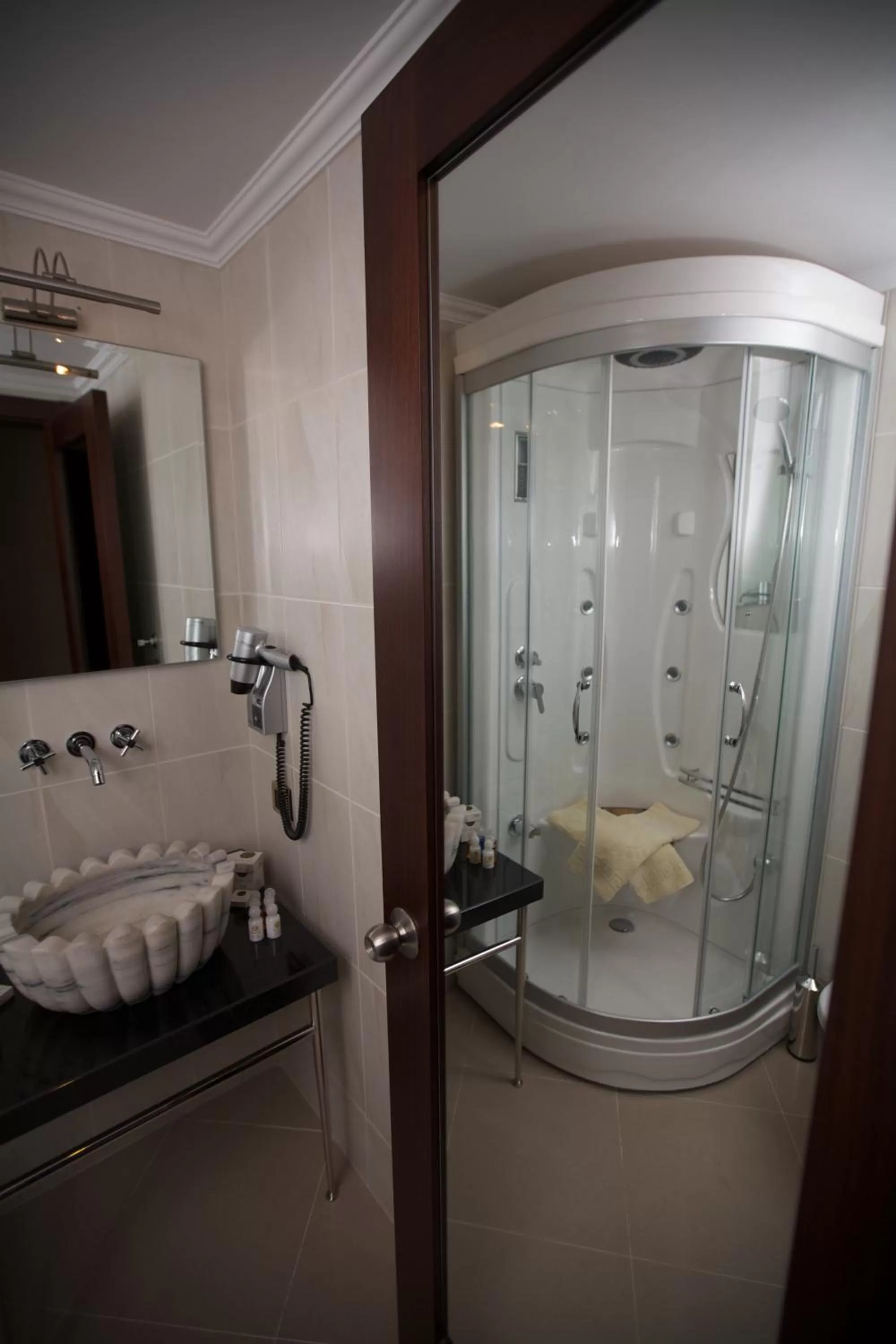 Bathroom in Burckin Hotel