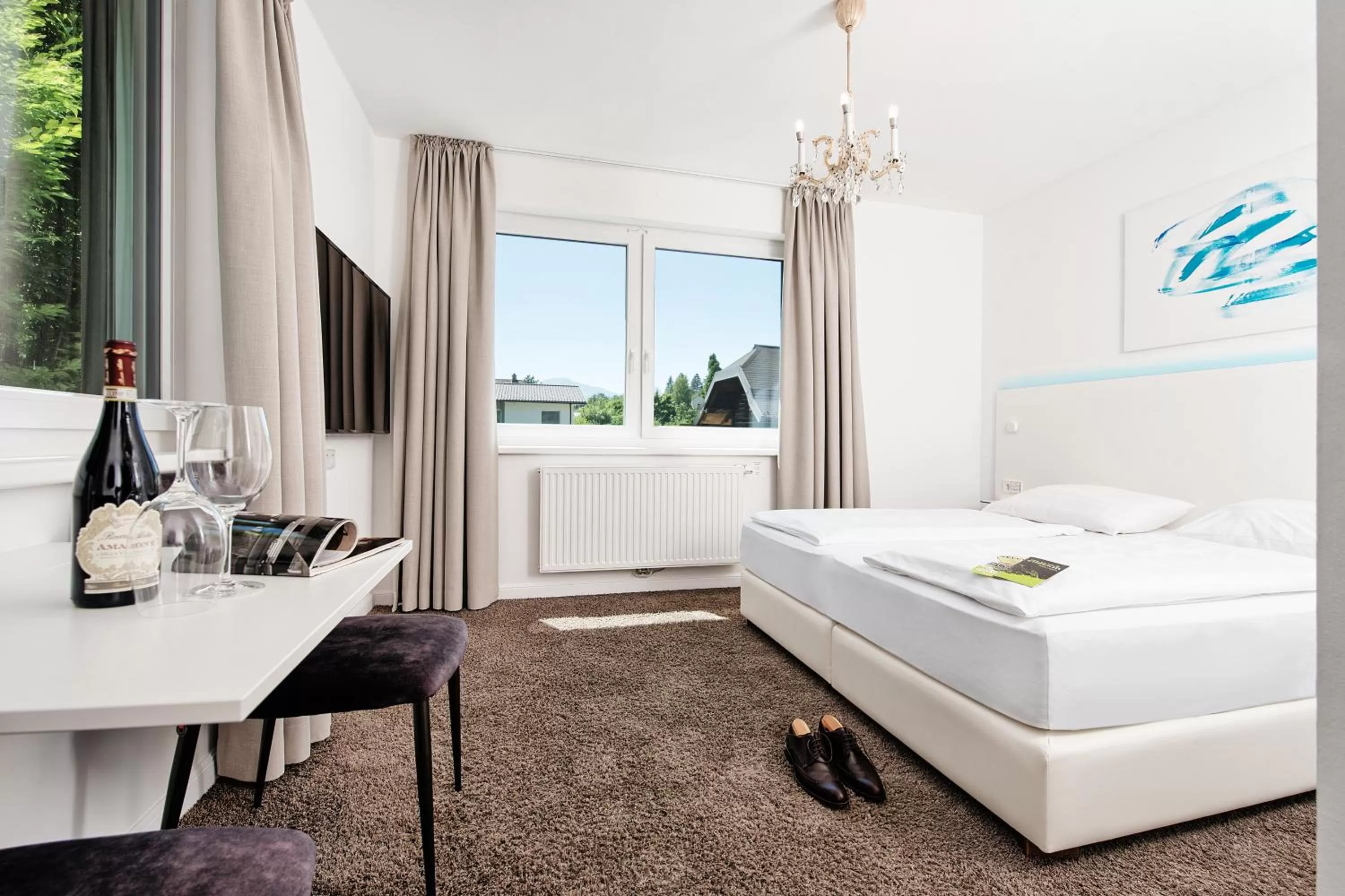 Photo of the whole room in Hotel 24 Checkin Velden