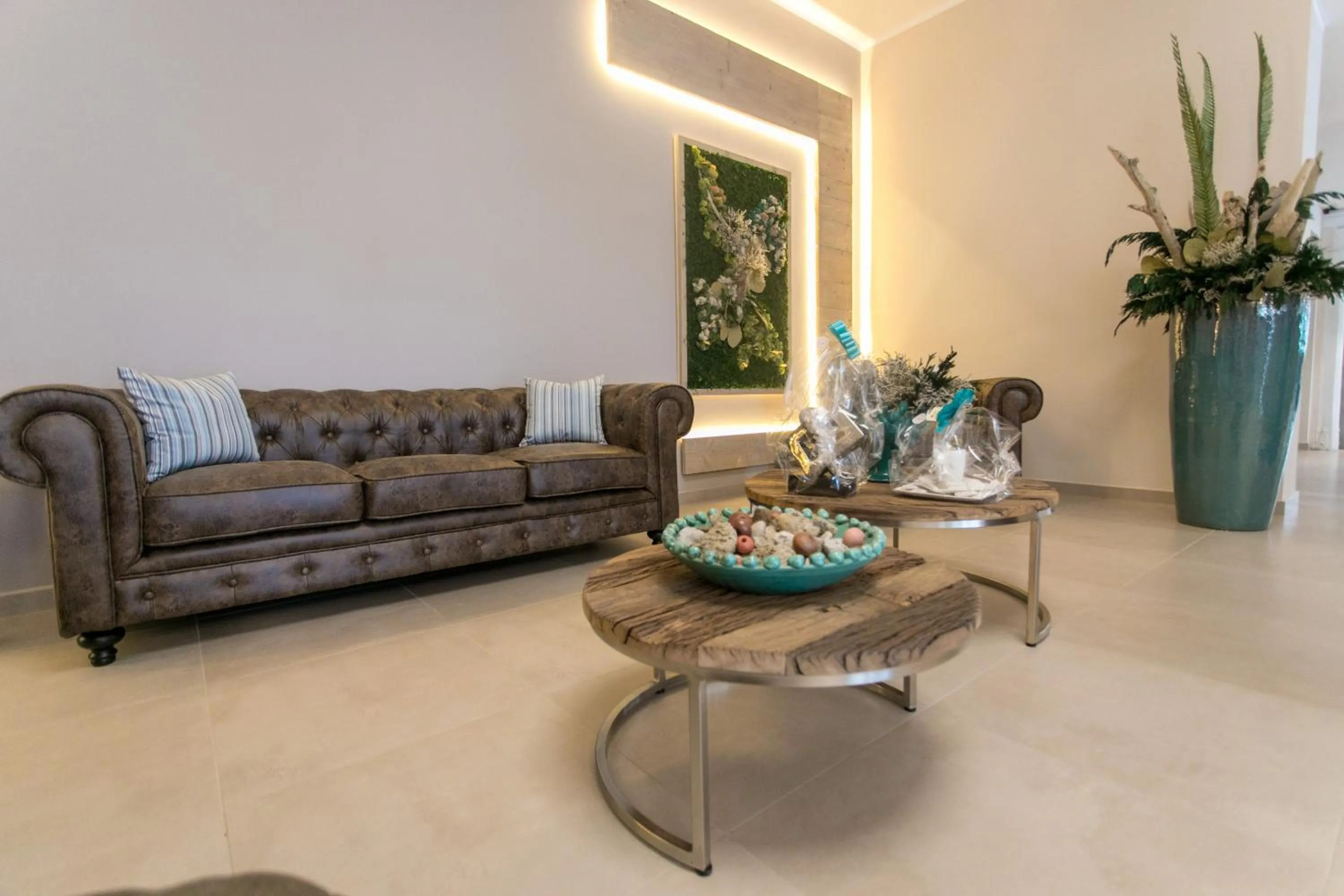 Lobby or reception in Love & Fama Hotel