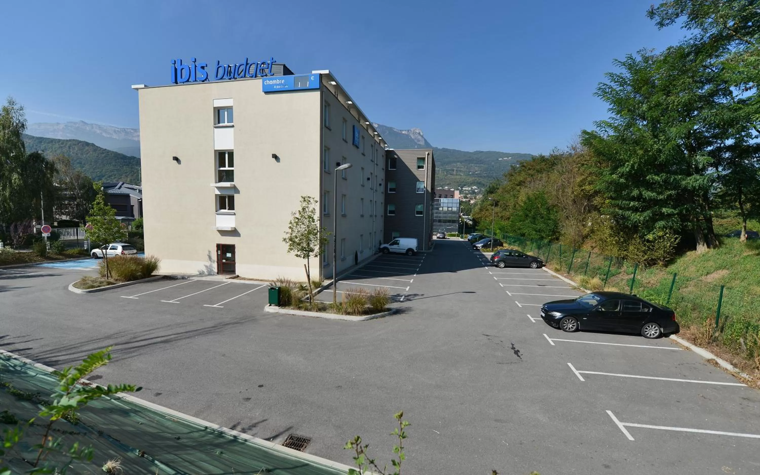 Facade/entrance in Ibis Budget Grenoble Sud Seyssins