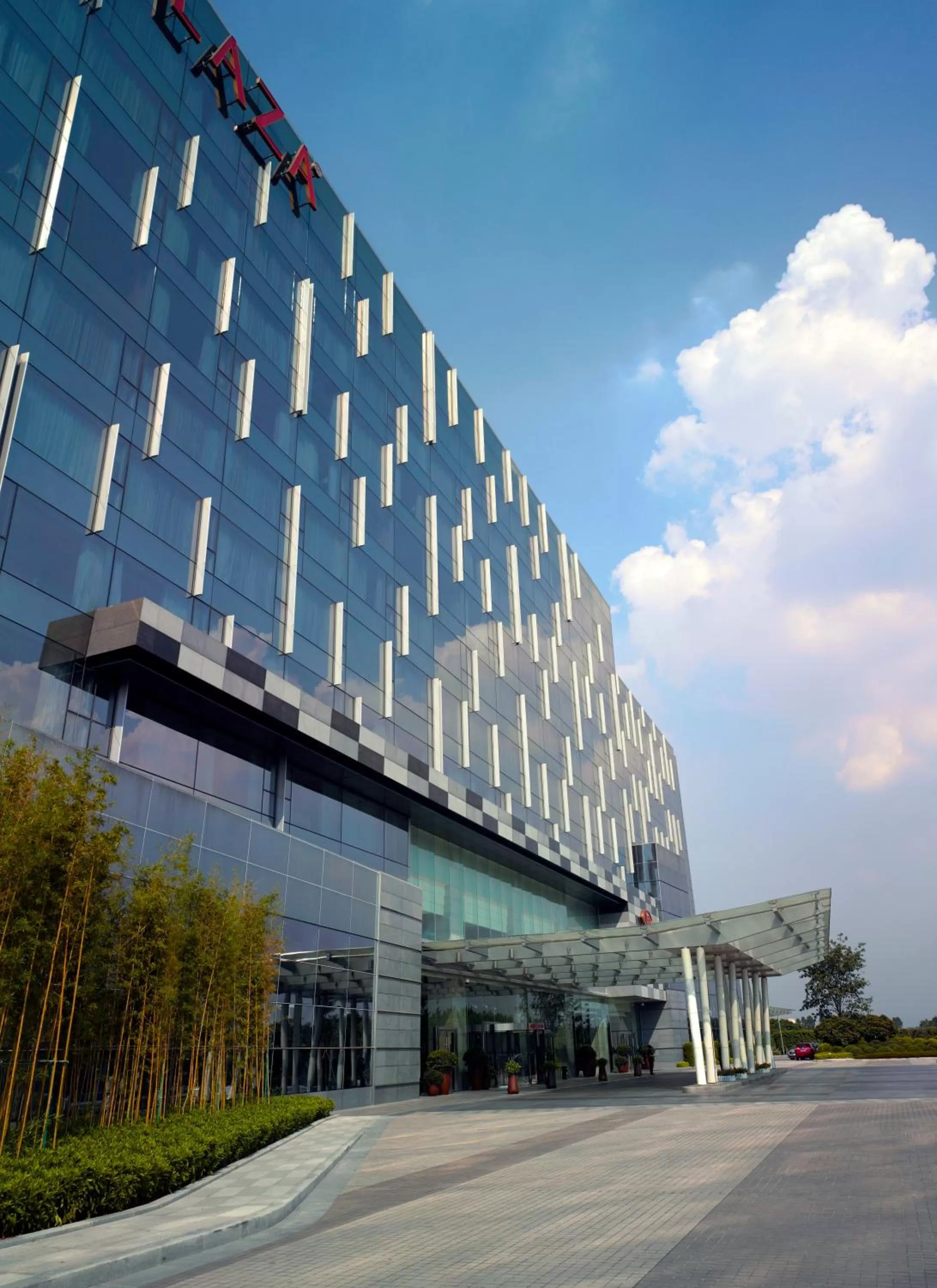 Property building in Crowne Plaza Guangzhou Huadu by IHG - Free Shuttle bus between hotel to Exhibition Center During Canton Fair