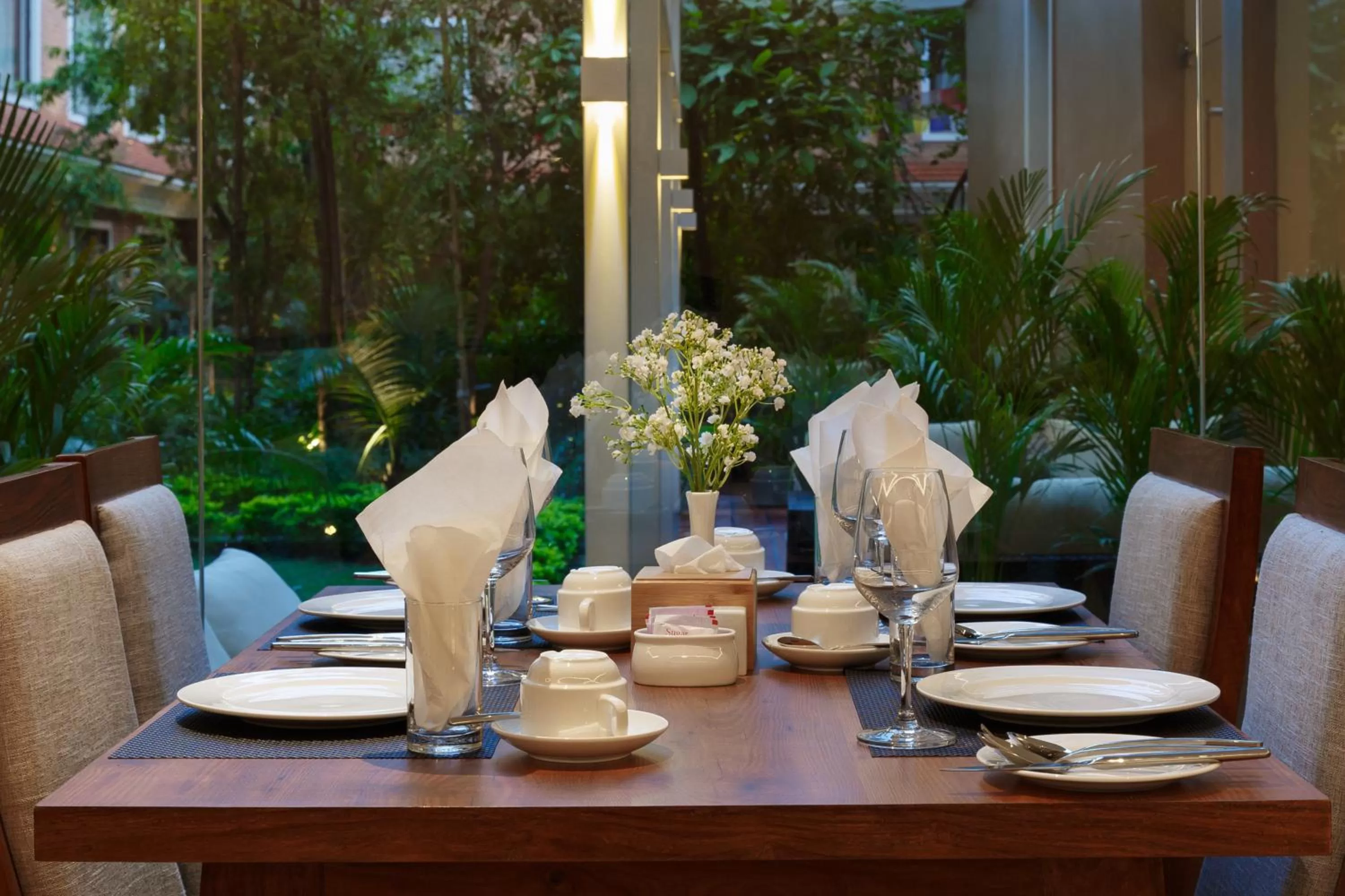 Restaurant/places to eat in Hotel Thrive, A Tropical Courtyard