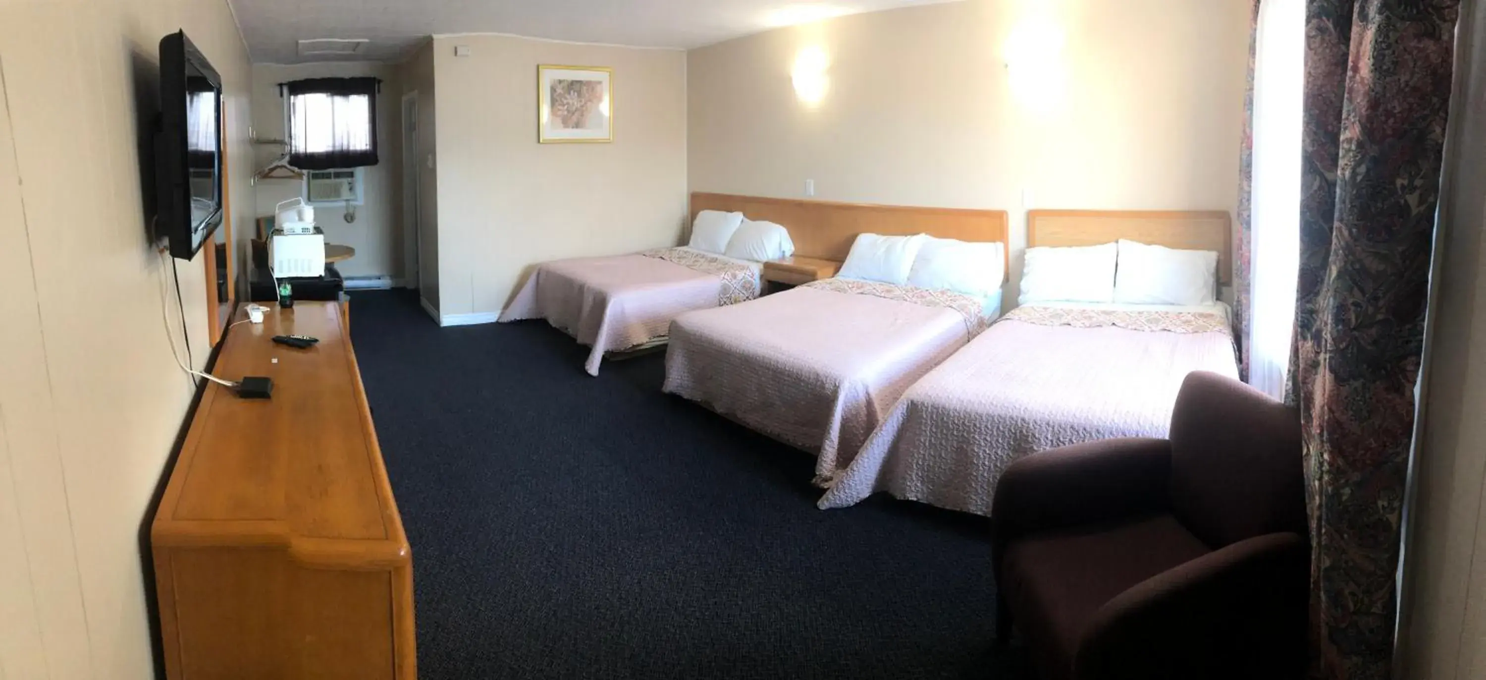 Large Family Room in Guest Inn Motel Large Family Room in Guest Inn Motel