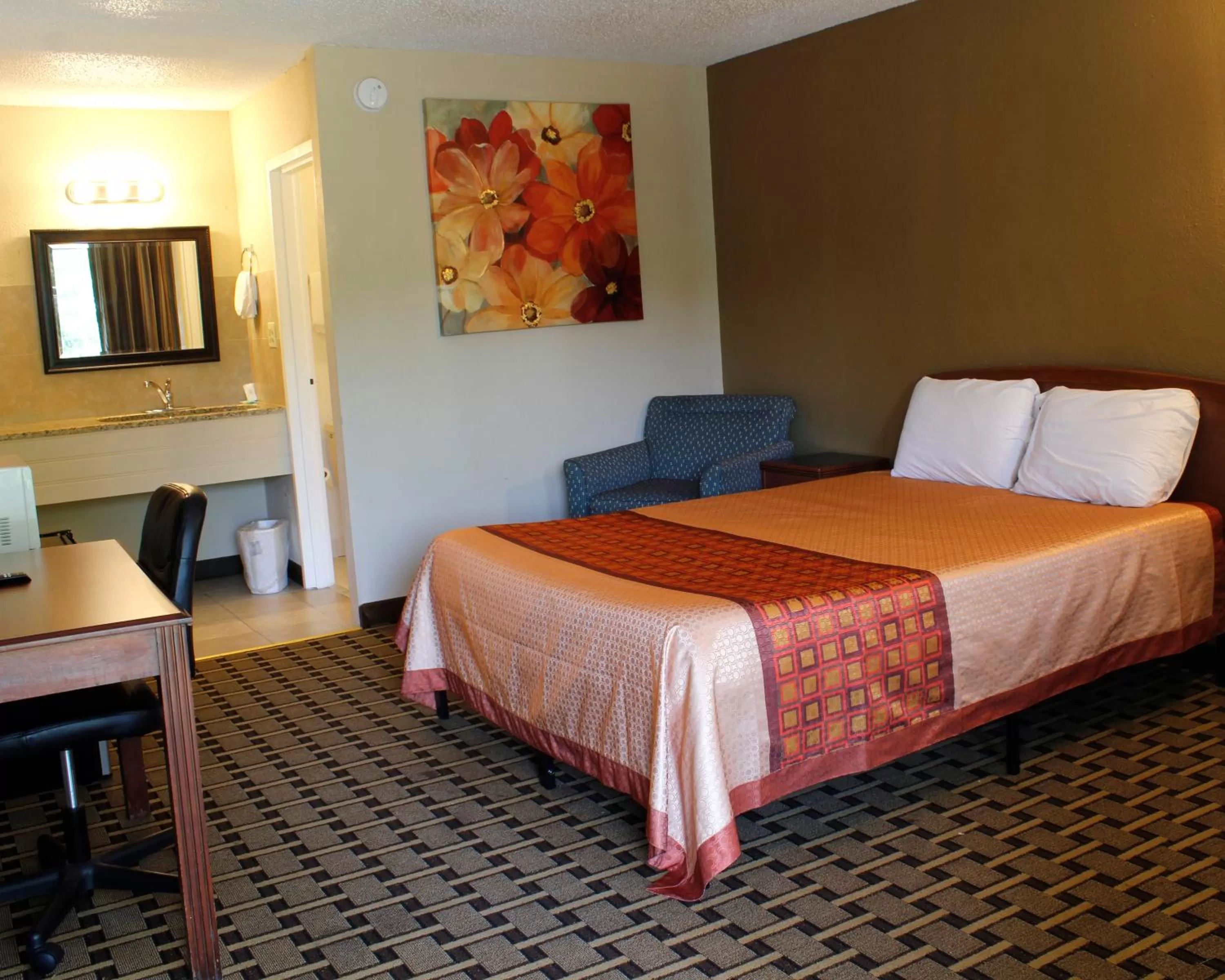 Bed in Red Carpet Inn Kinston