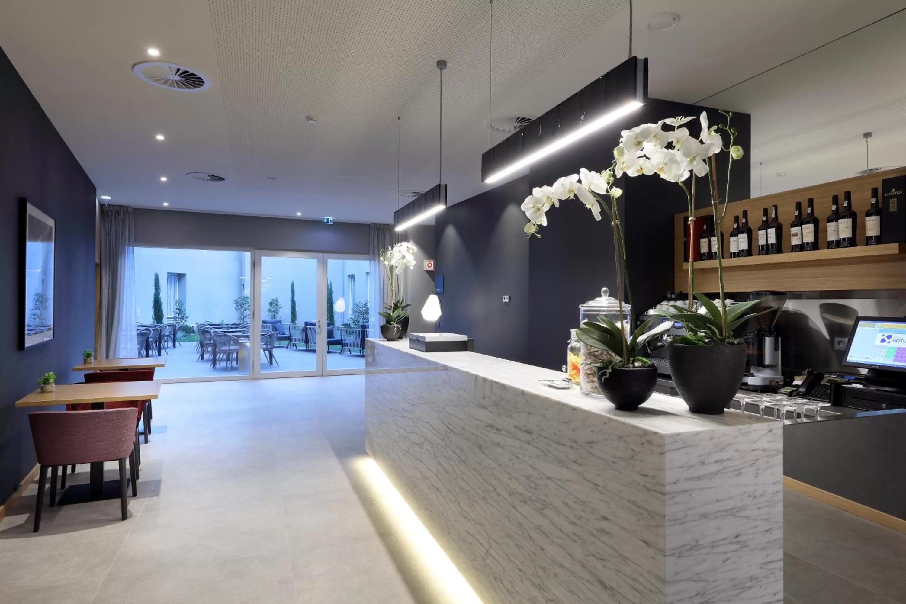 Lounge or bar in Eurostars Porto Centro