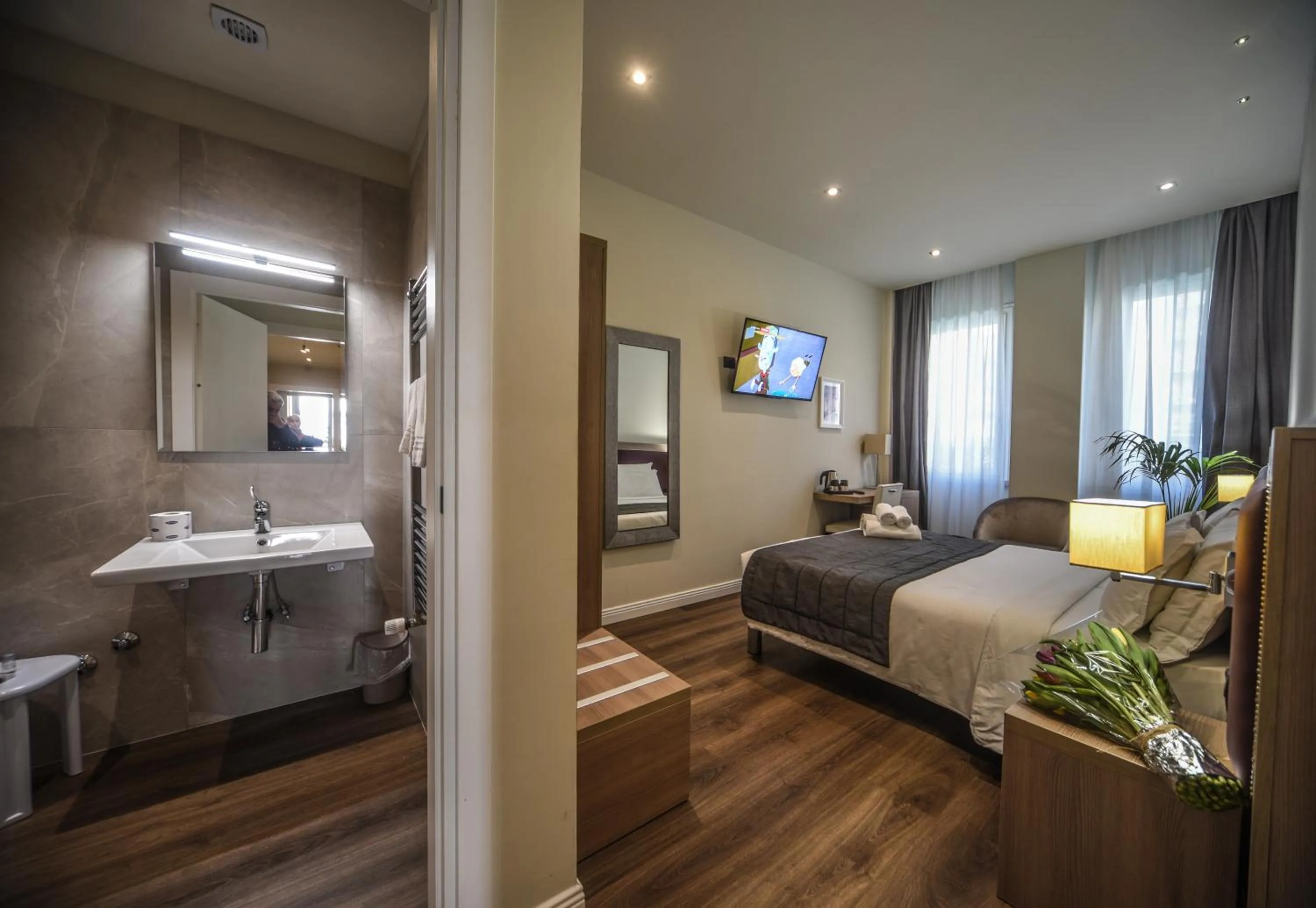 Photo of the whole room, Bed in Hotel Zara Milano