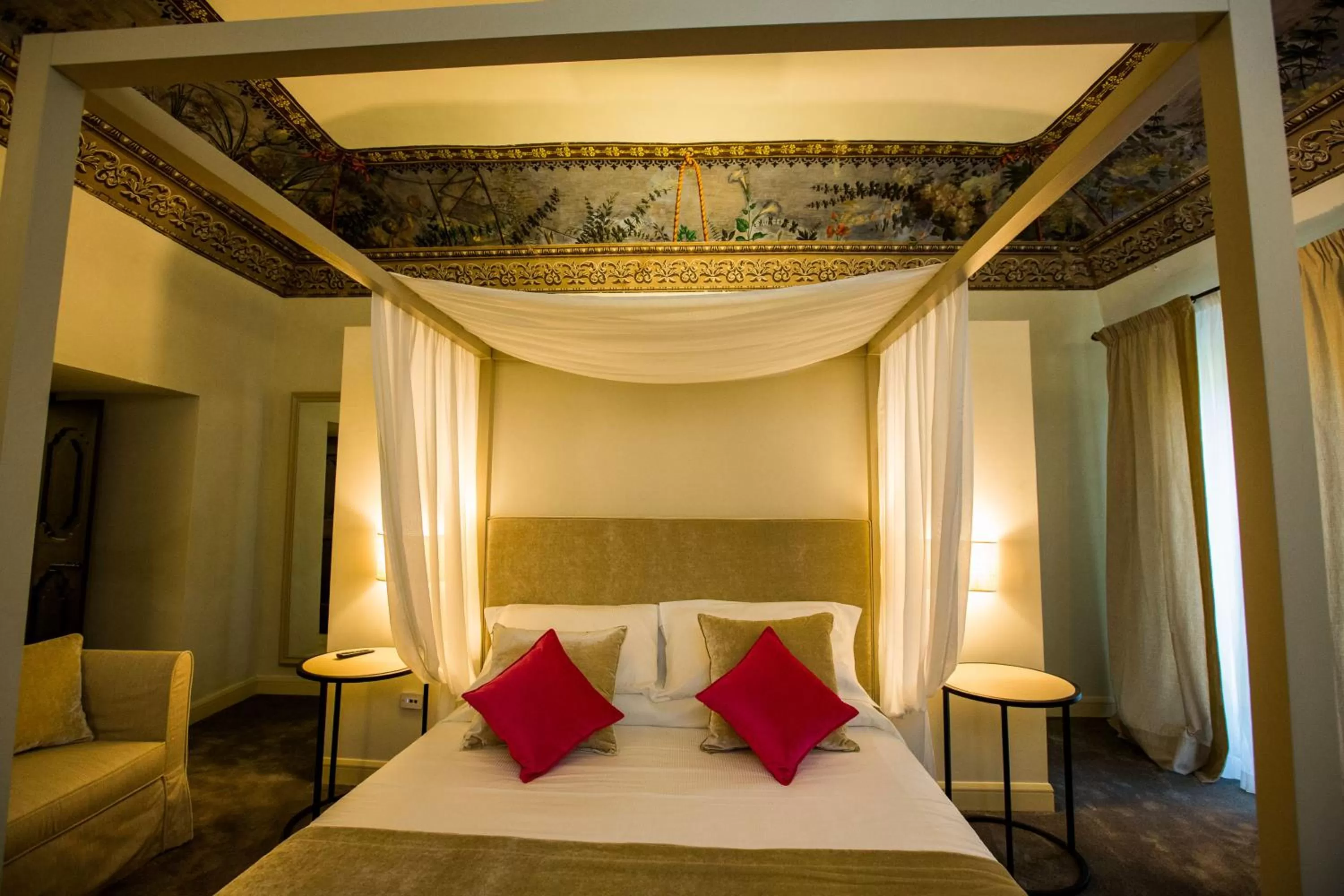 Photo of the whole room, Bed in Palazzo Franceschini