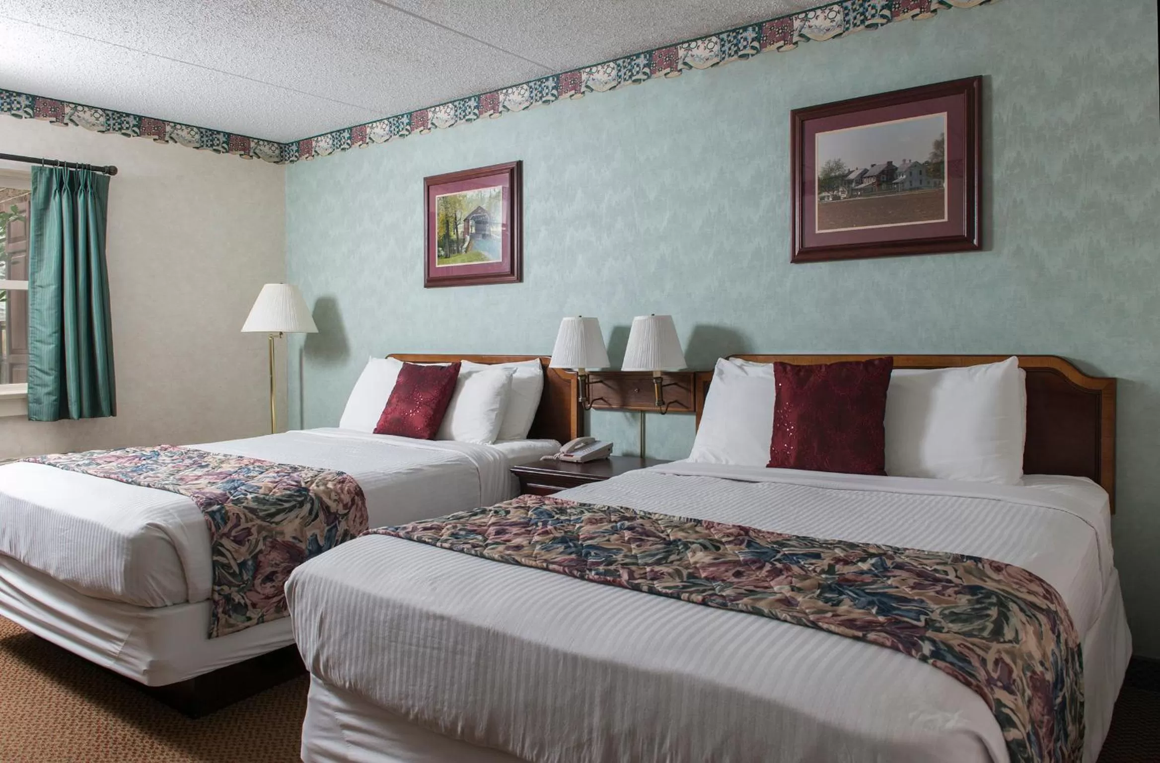 Bed in Bird-in-Hand Family Inn
