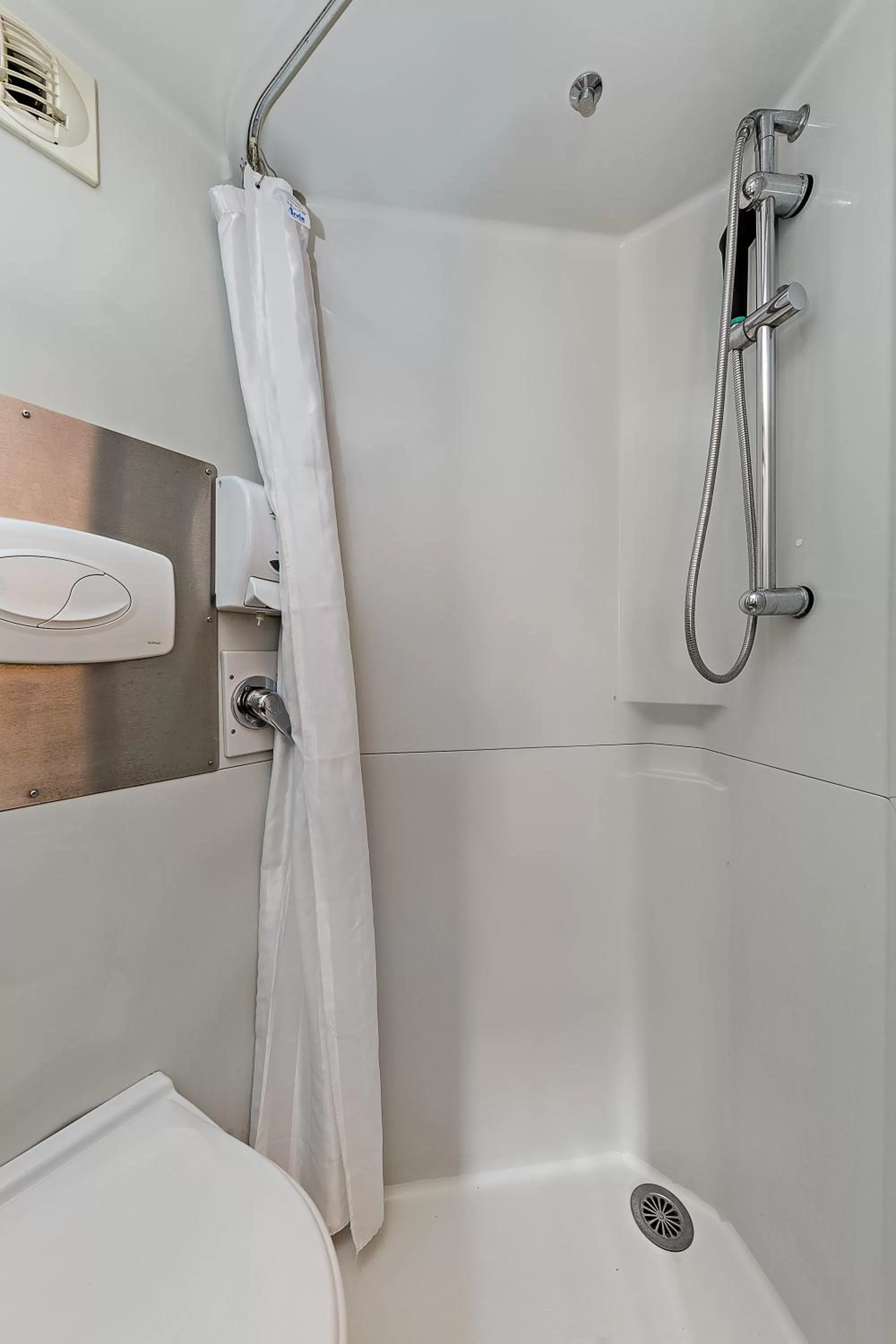 Bathroom in Premiere Classe Rouen Sud - Parc Des Expositions