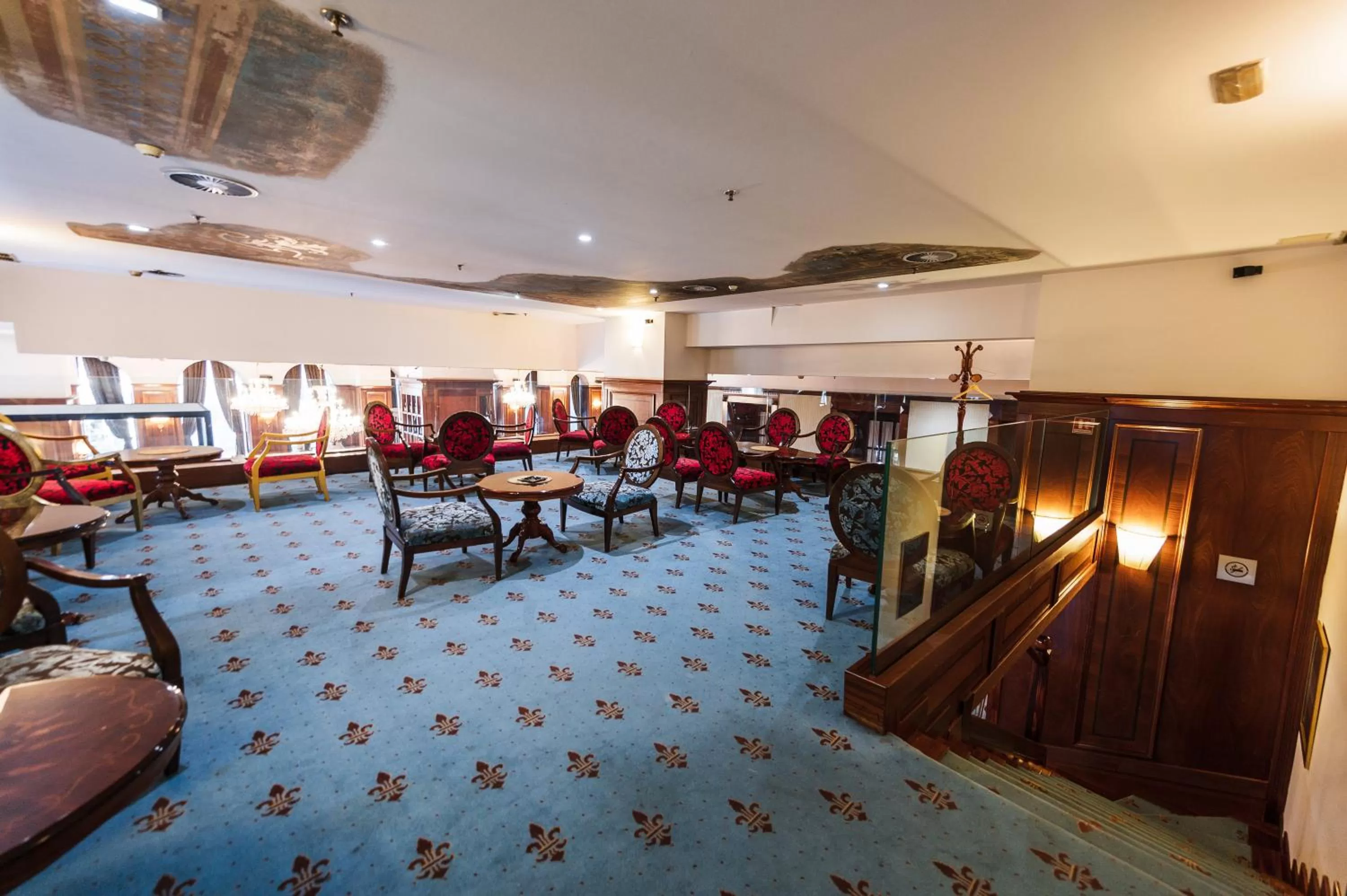 Restaurant/places to eat in Hotel Europe