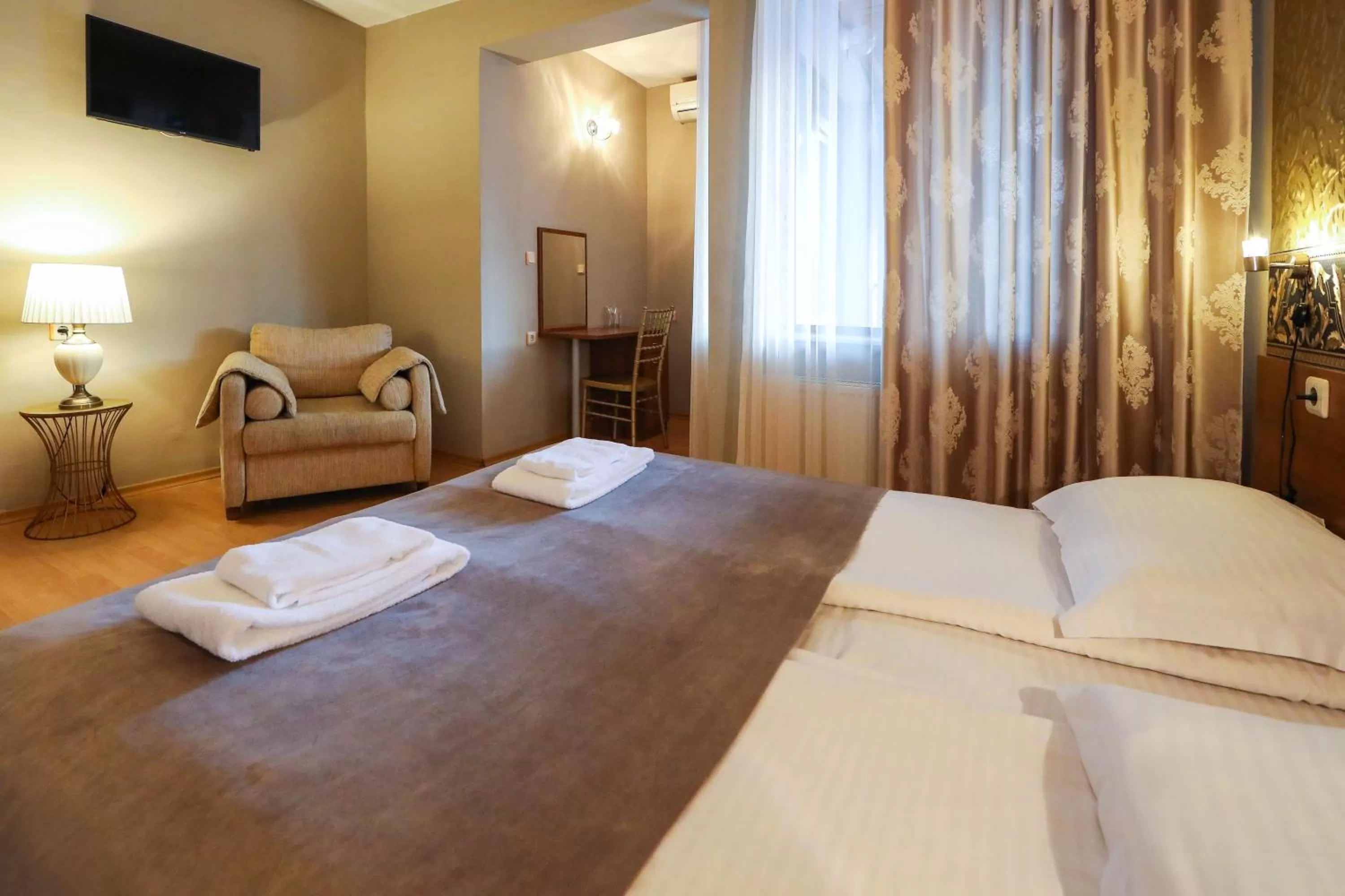 Bed in Complex Baroto