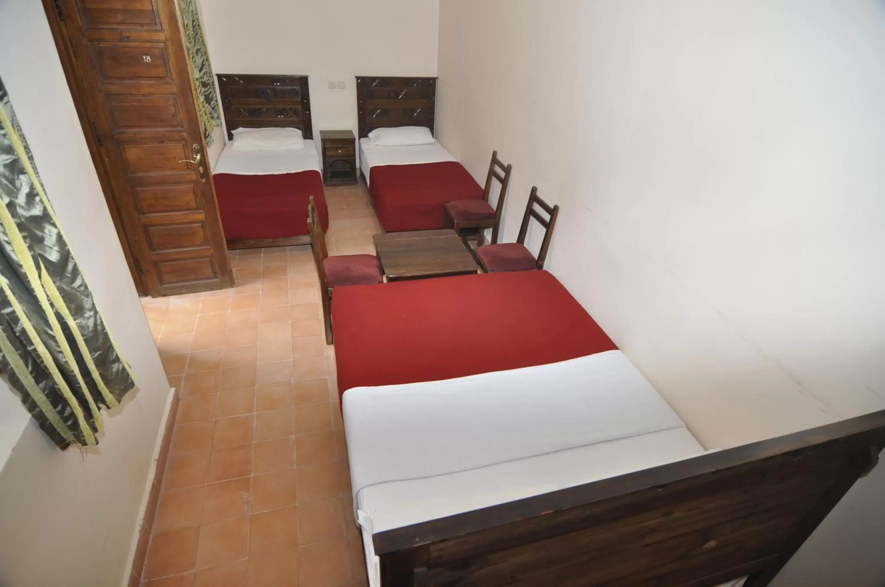 Triple Room with Shared Bathroom in Hotel Cecil Triple Room with Shared Bathroom in Hotel Cecil