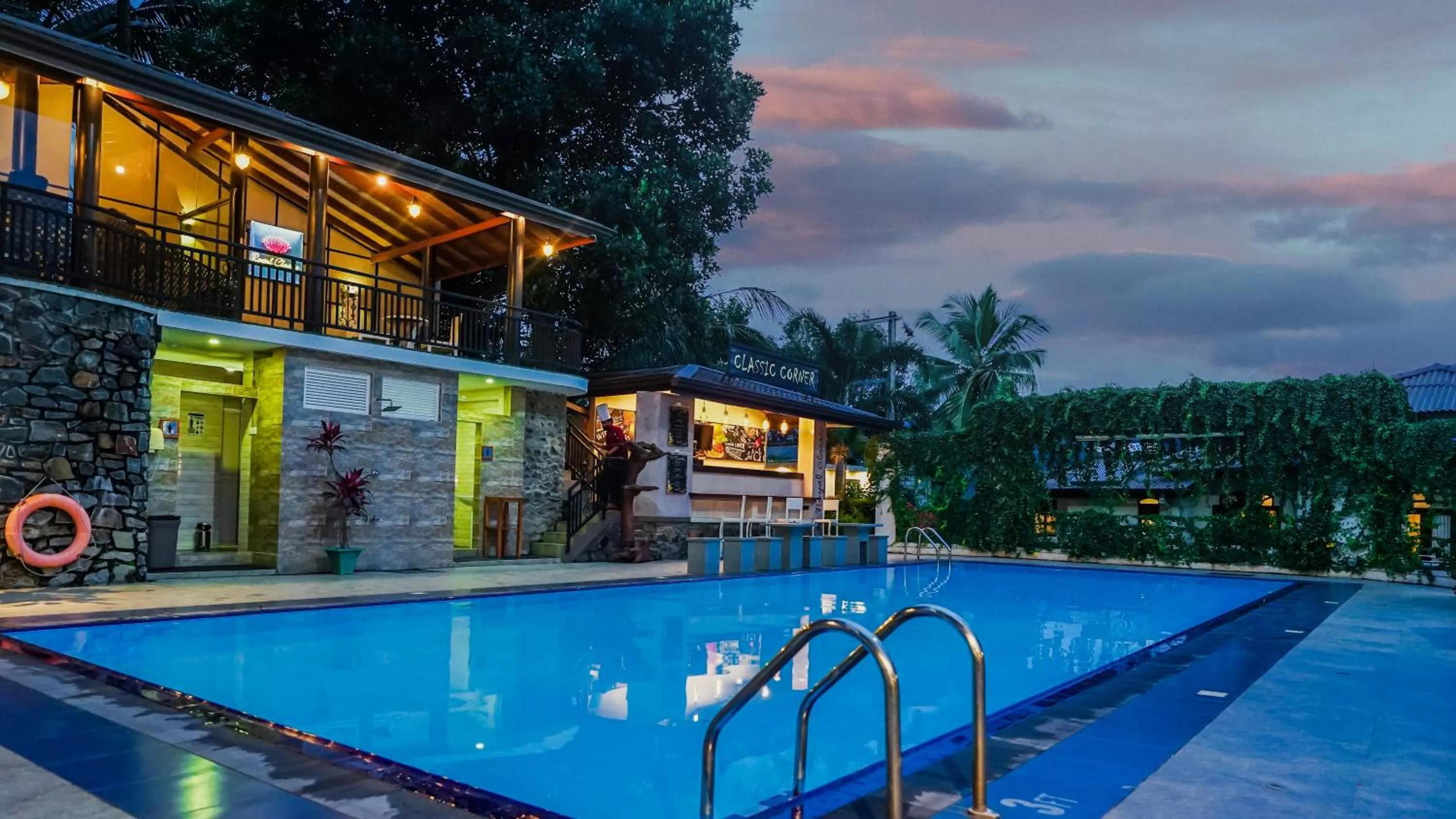 Swimming pool in Royal Classic Resort