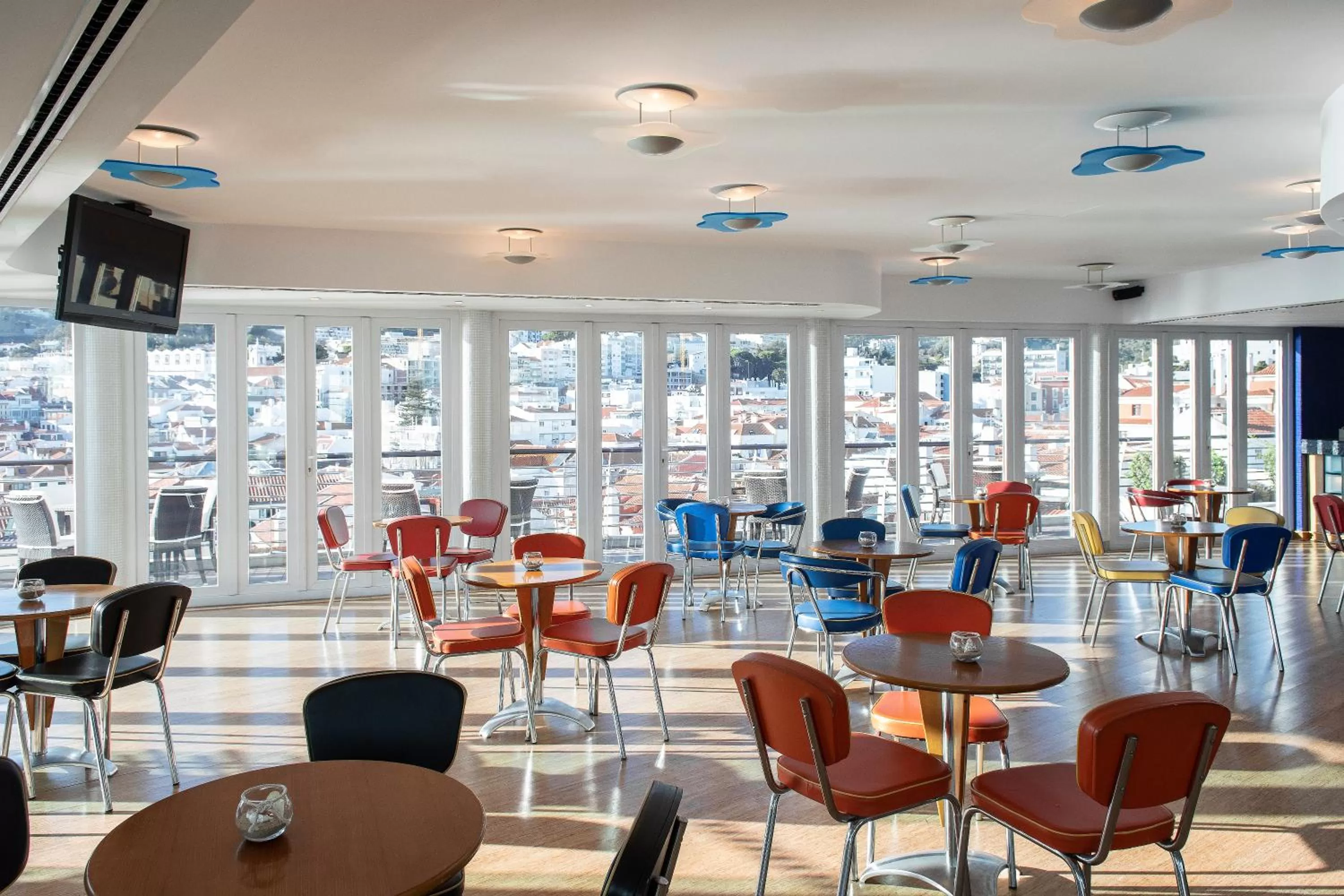 Lounge or bar in SANA Sesimbra Hotel