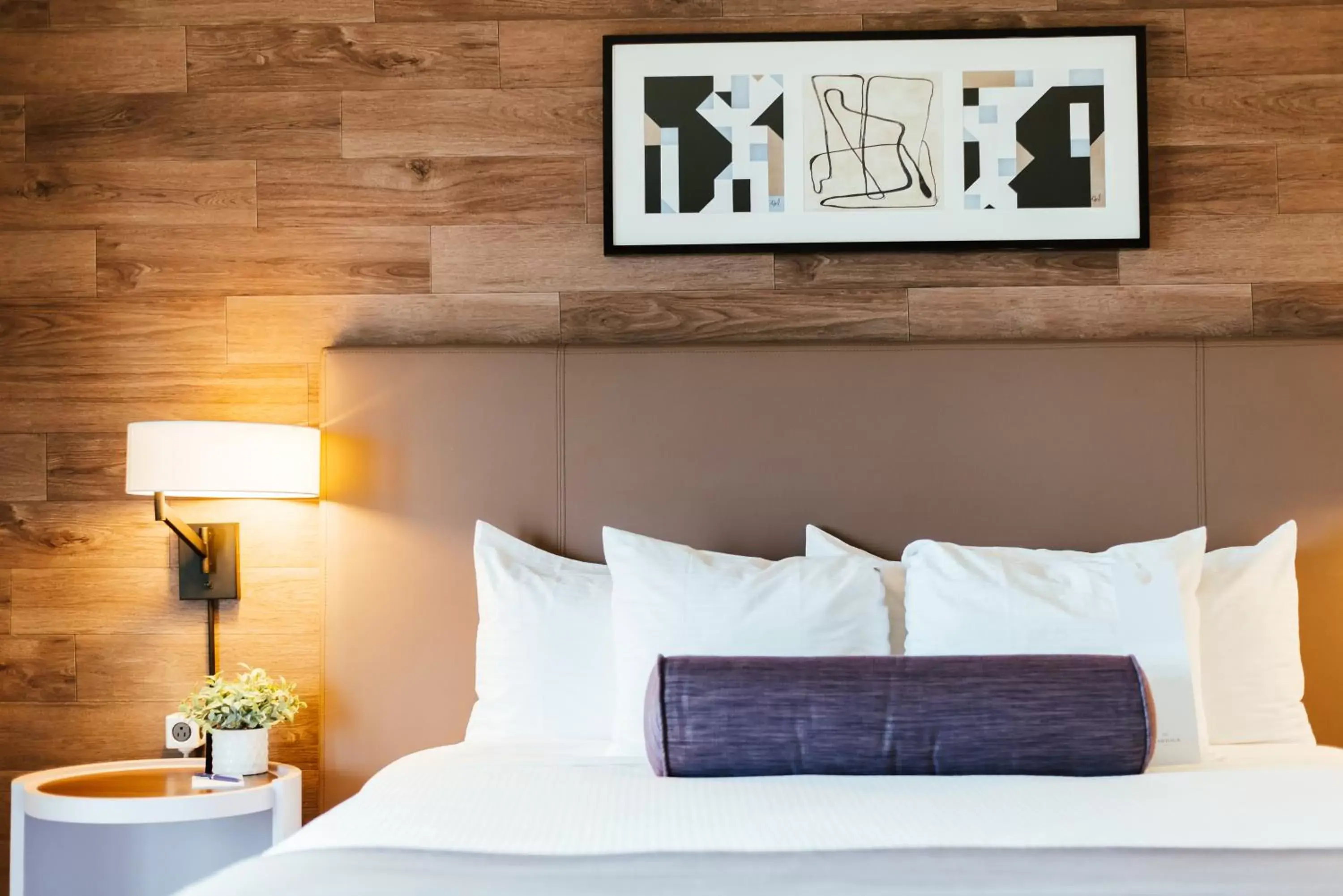 Classic King Room in Warwick Denver Classic King Room in Warwick Denver