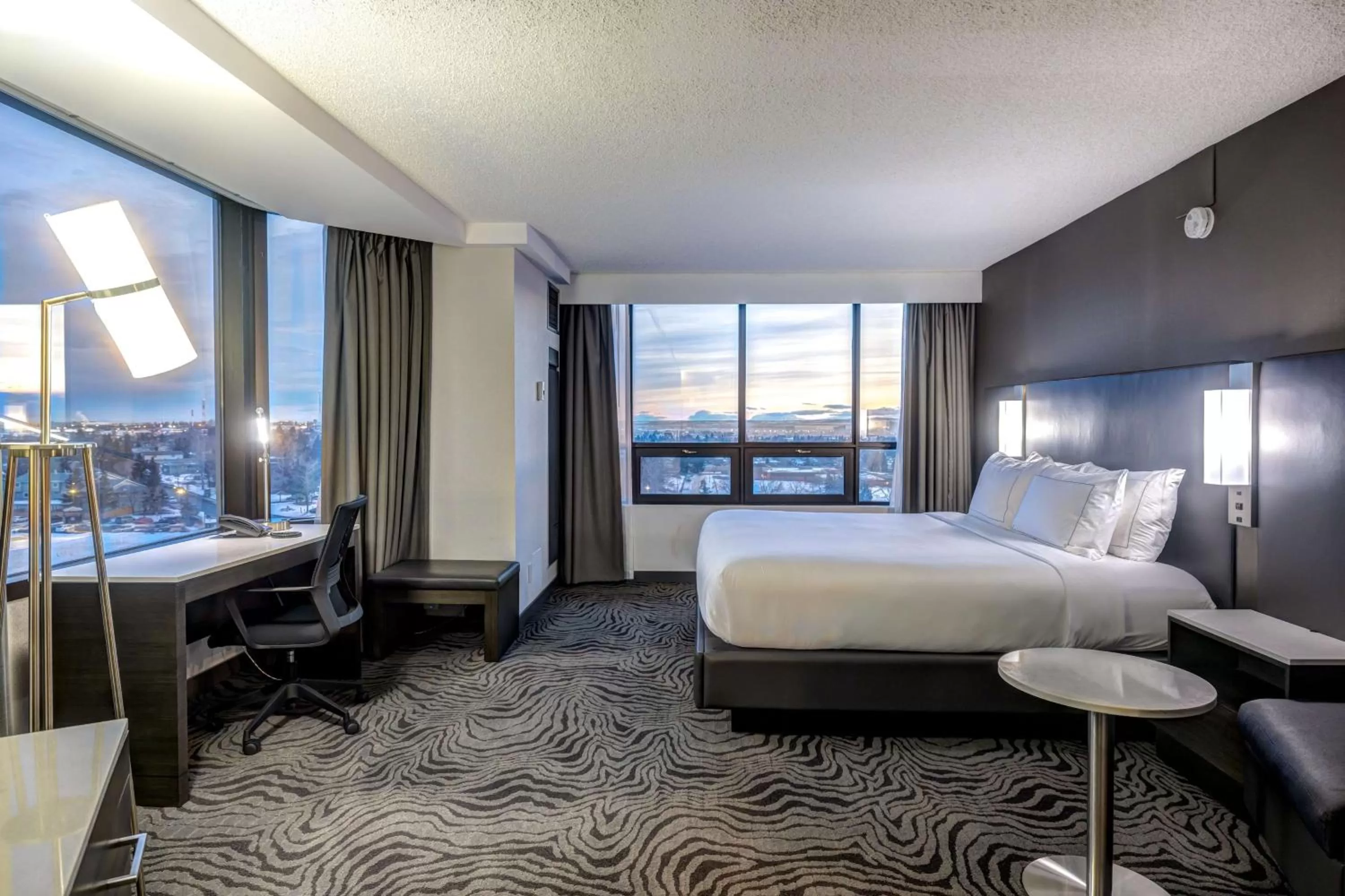 Bedroom, Bed in DoubleTree by Hilton Calgary North