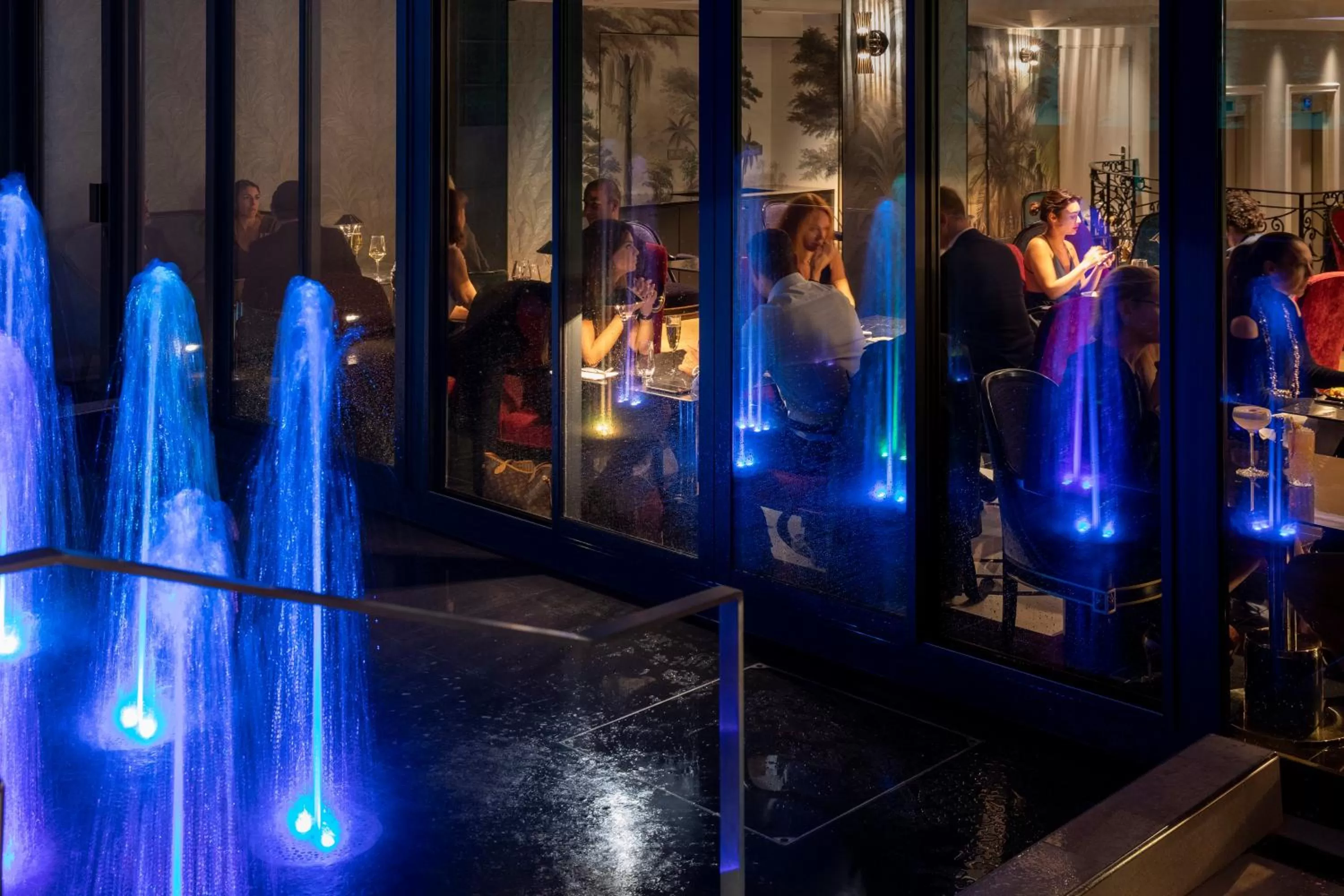 Restaurant/places to eat in Paris j'Adore Hotel & Spa