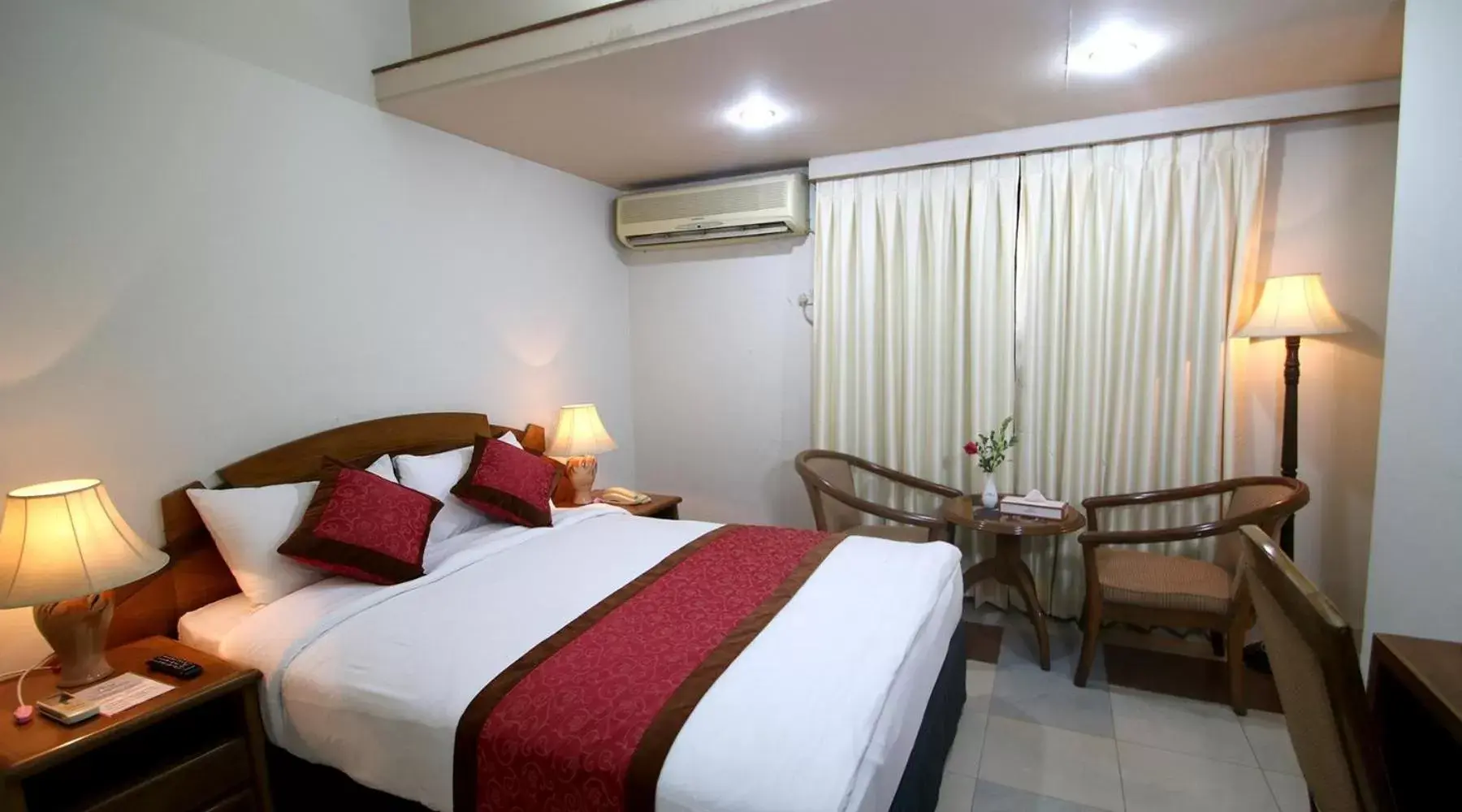 Deluxe Double Room in Hotel Victory - Best in City Center Deluxe Double Room in Hotel Victory - Best in City Center
