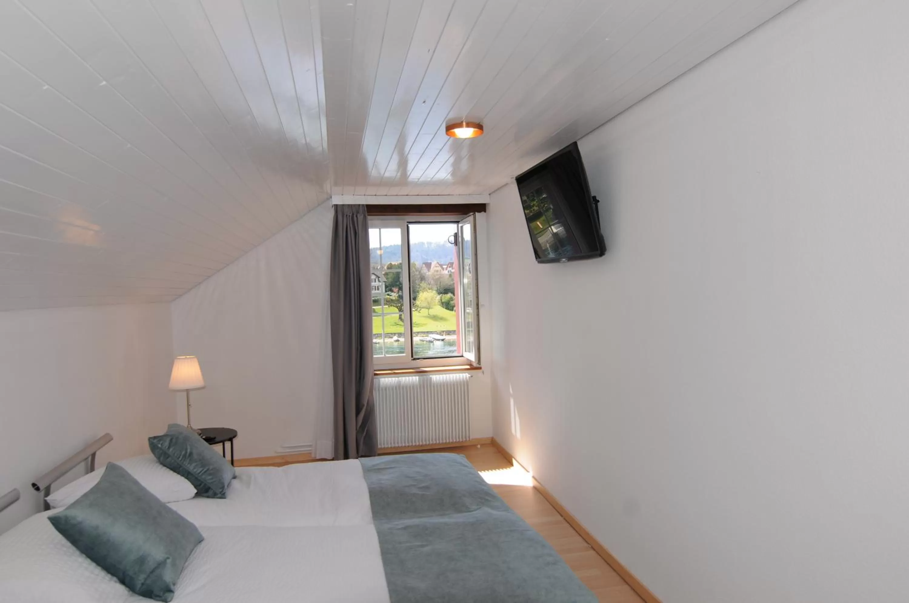 Bed in Hotel Rheingerbe