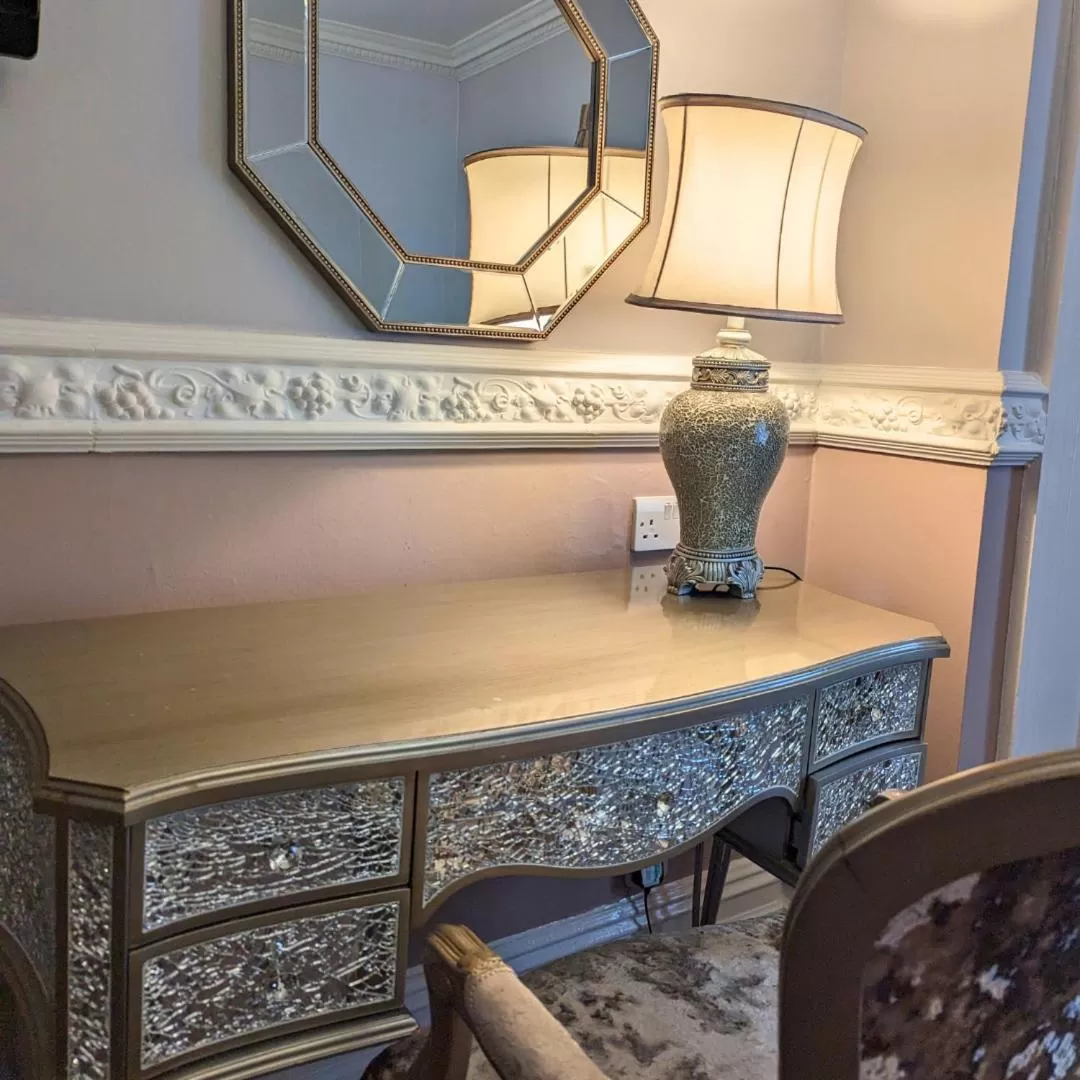 hair dresser in Shaw Hill Hotel Golf And Country Club