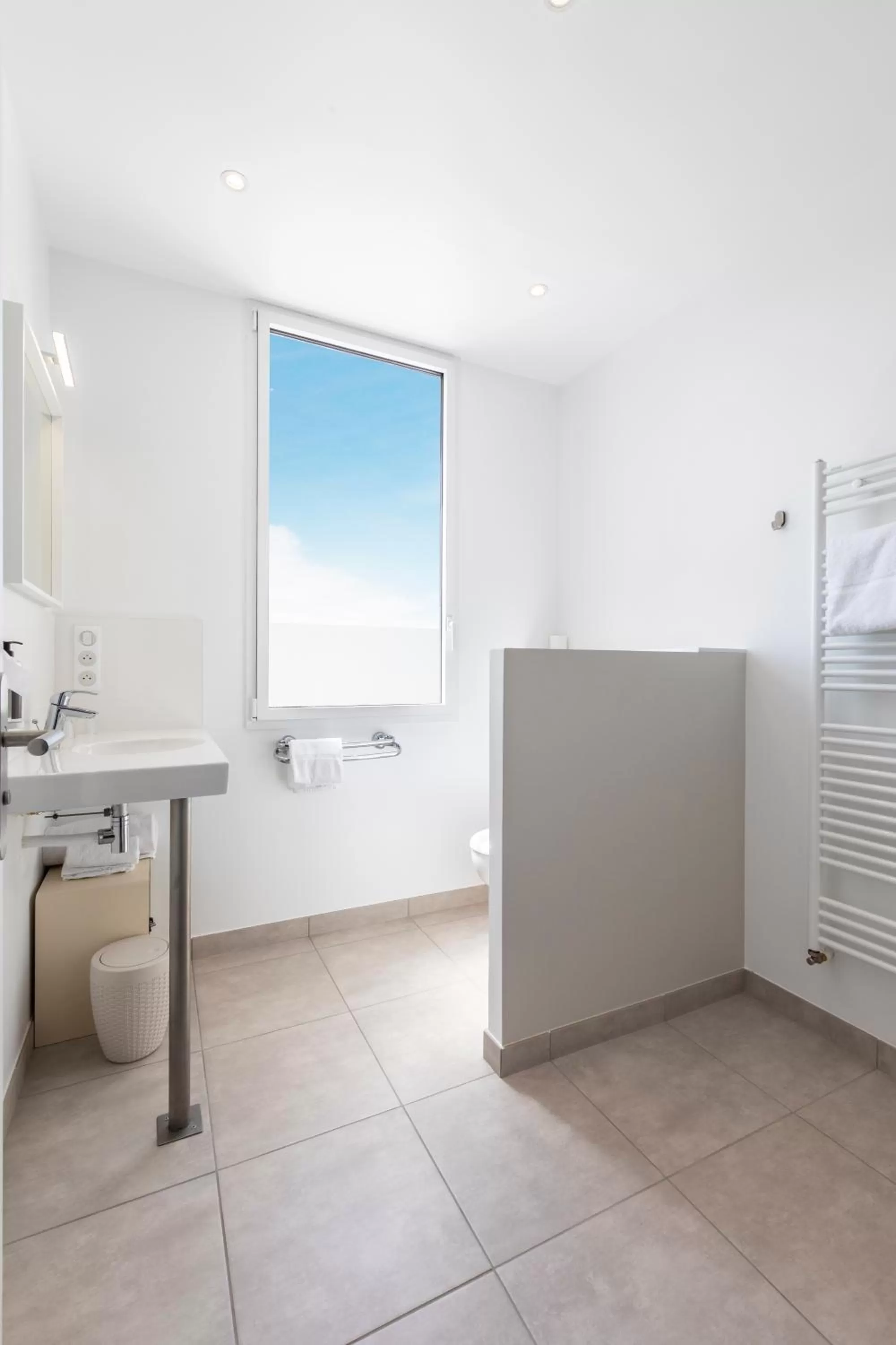 Bathroom in Hôtel Spa De La Citadelle Lorient