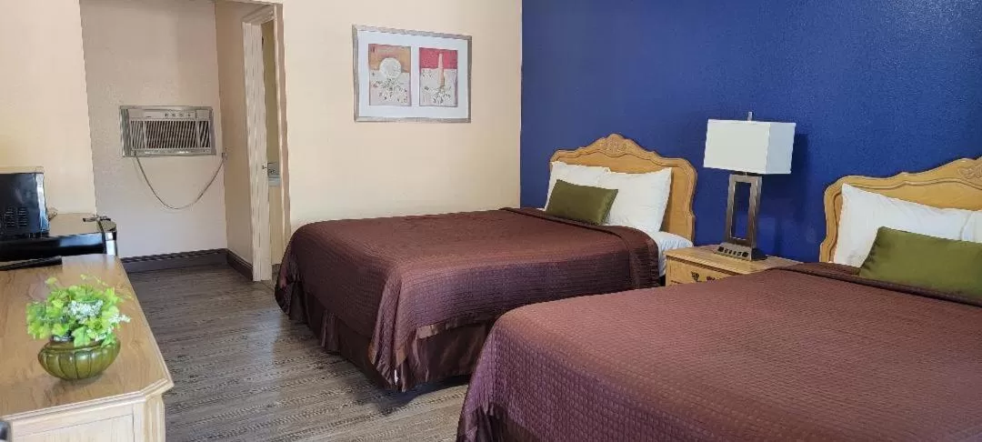 Photo of the whole room in Lakeview Inn