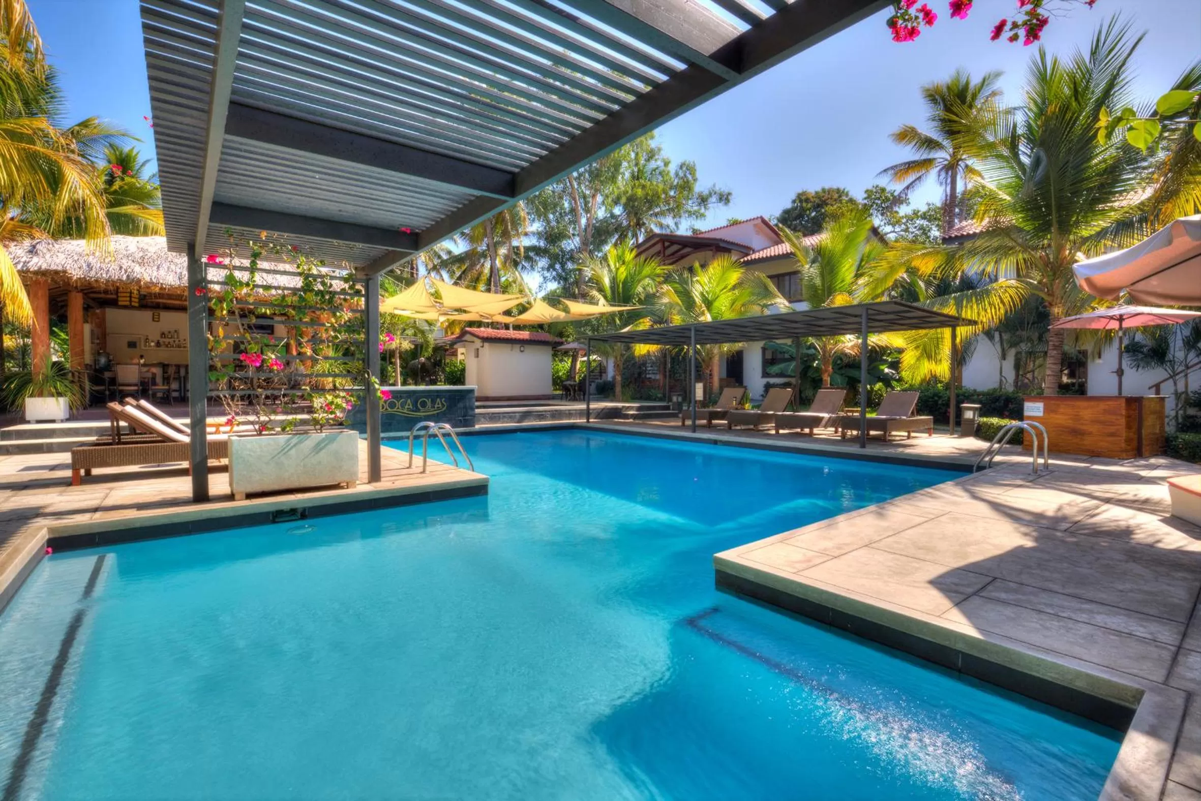 Swimming pool in Boca Olas Resort Villas